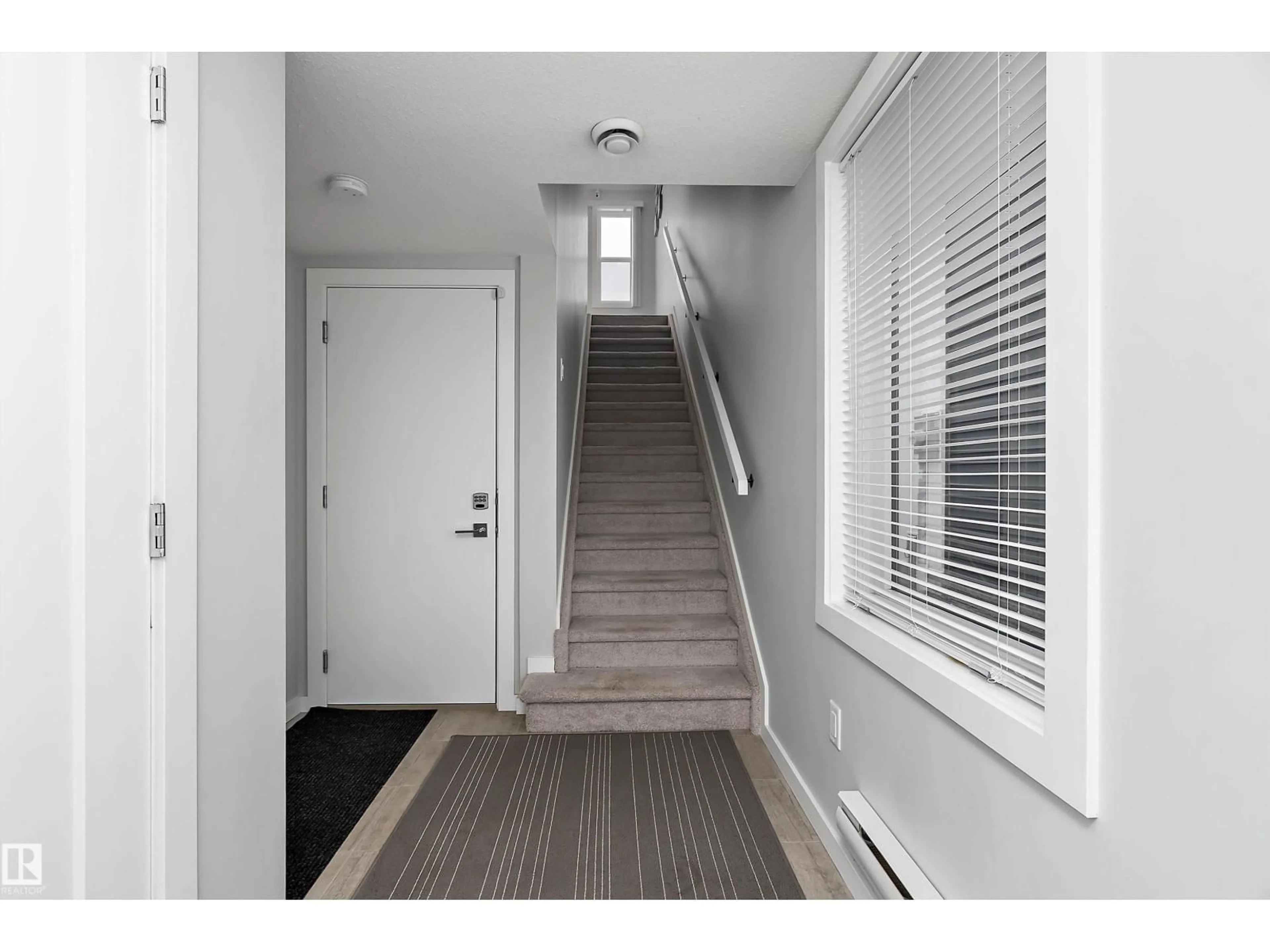 Indoor entryway for 1758 KEENE CR, Edmonton Alberta T6W3W3