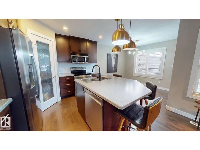 NW - 3885 GALLINGER LO, Edmonton 5