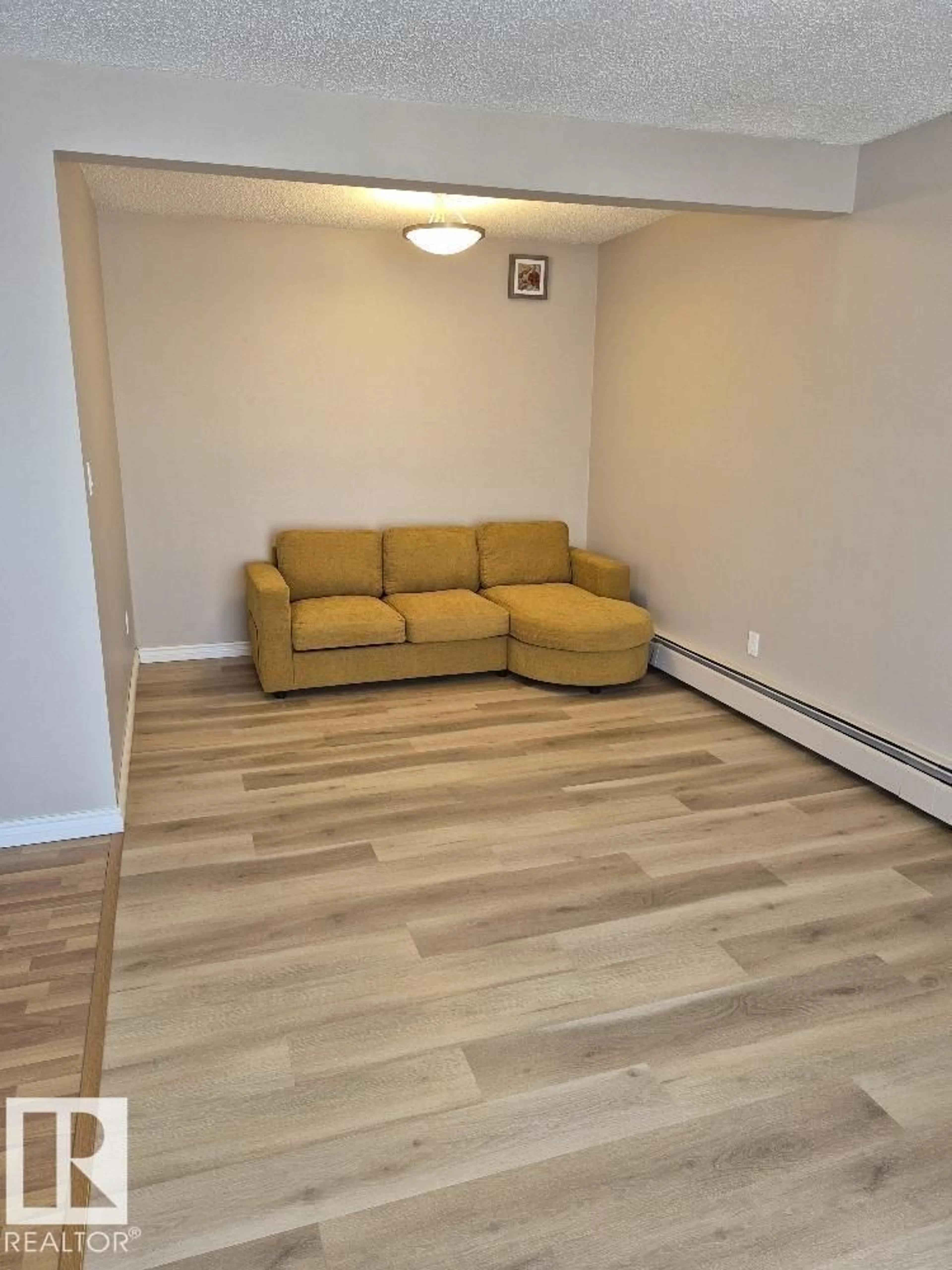 A pic of a room for #402 - 9323 105 AVE, Edmonton Alberta T5H0J7