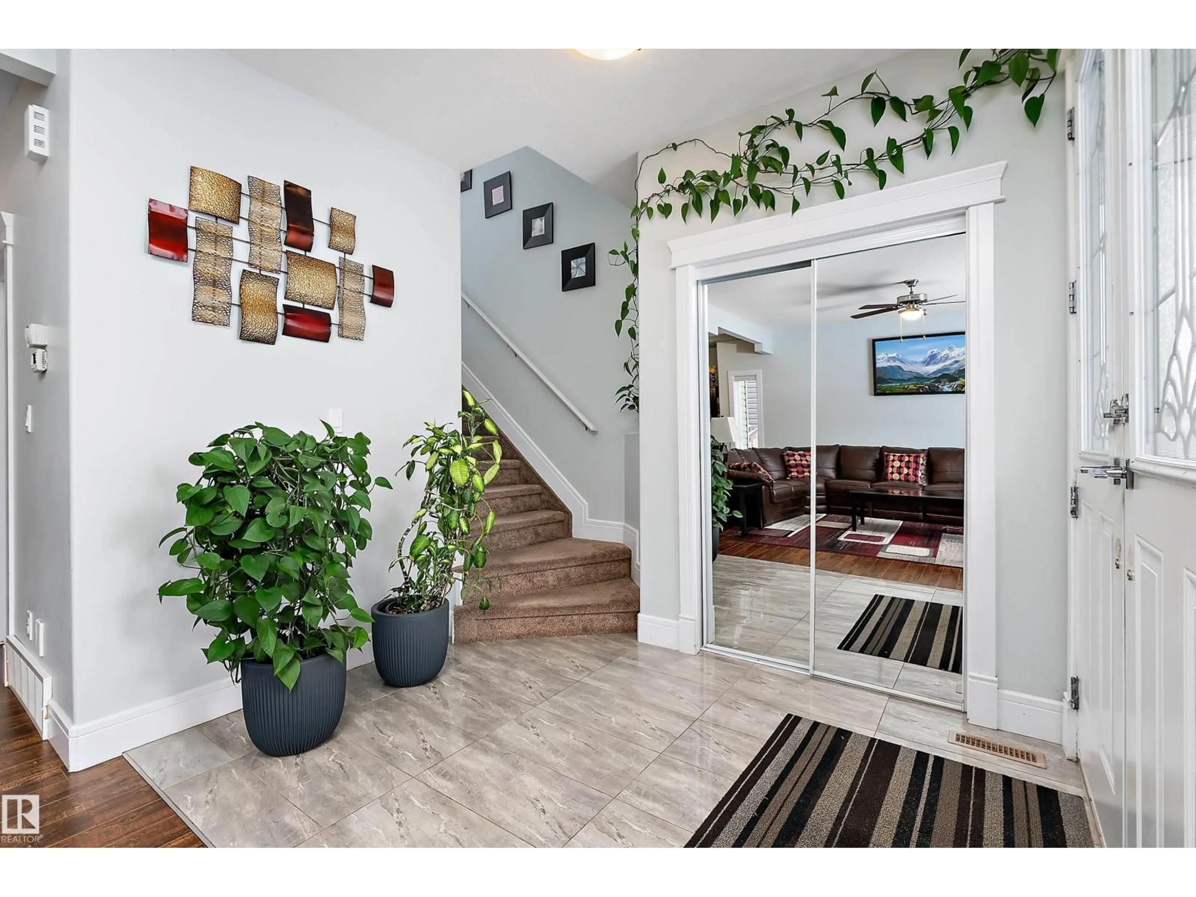 Indoor entryway for 598 TAMARACK RD, Edmonton Alberta T6T0M8
