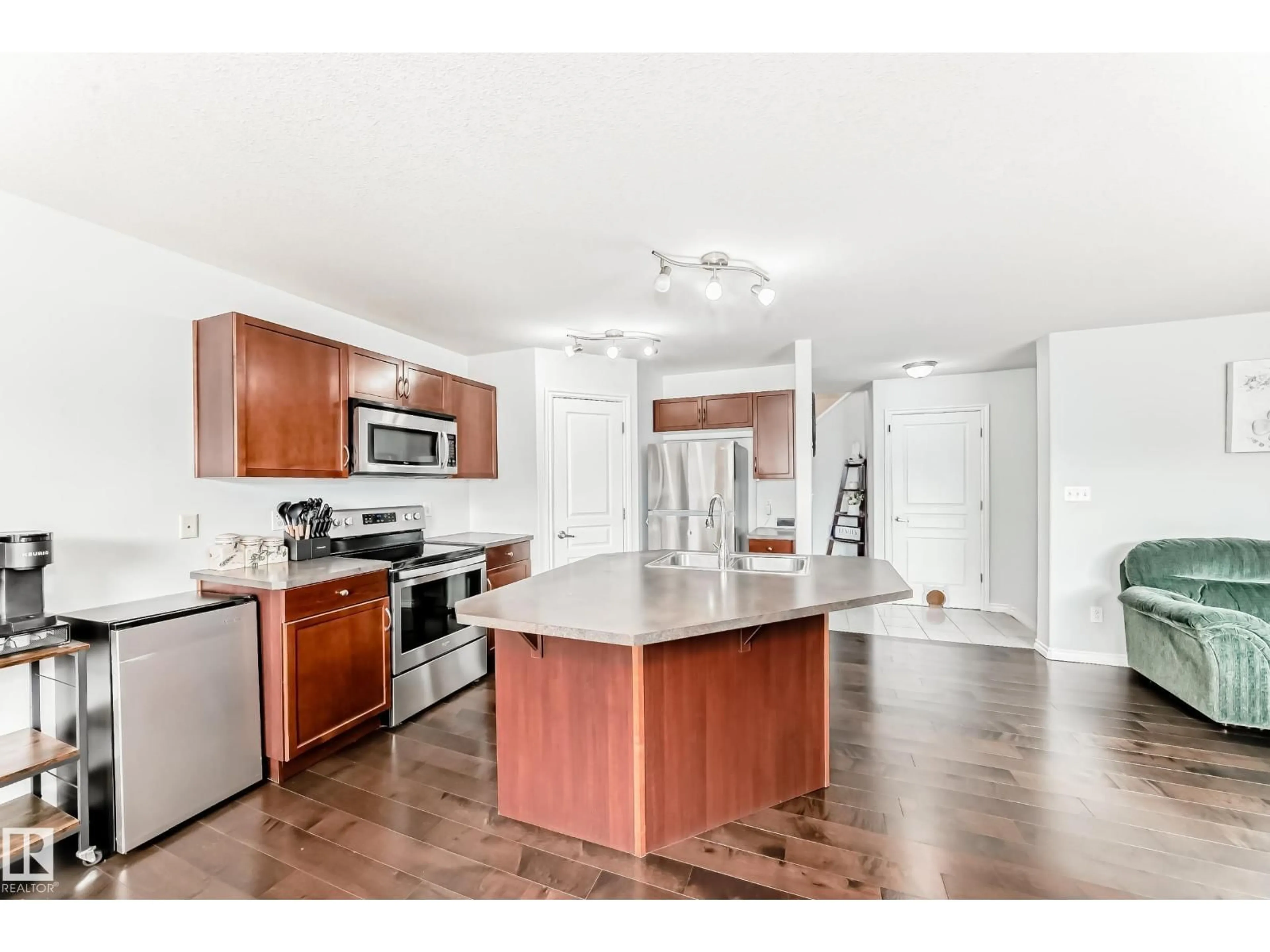 Open concept kitchen, unknown for 6003 48 AV, Beaumont Alberta T4X0A3