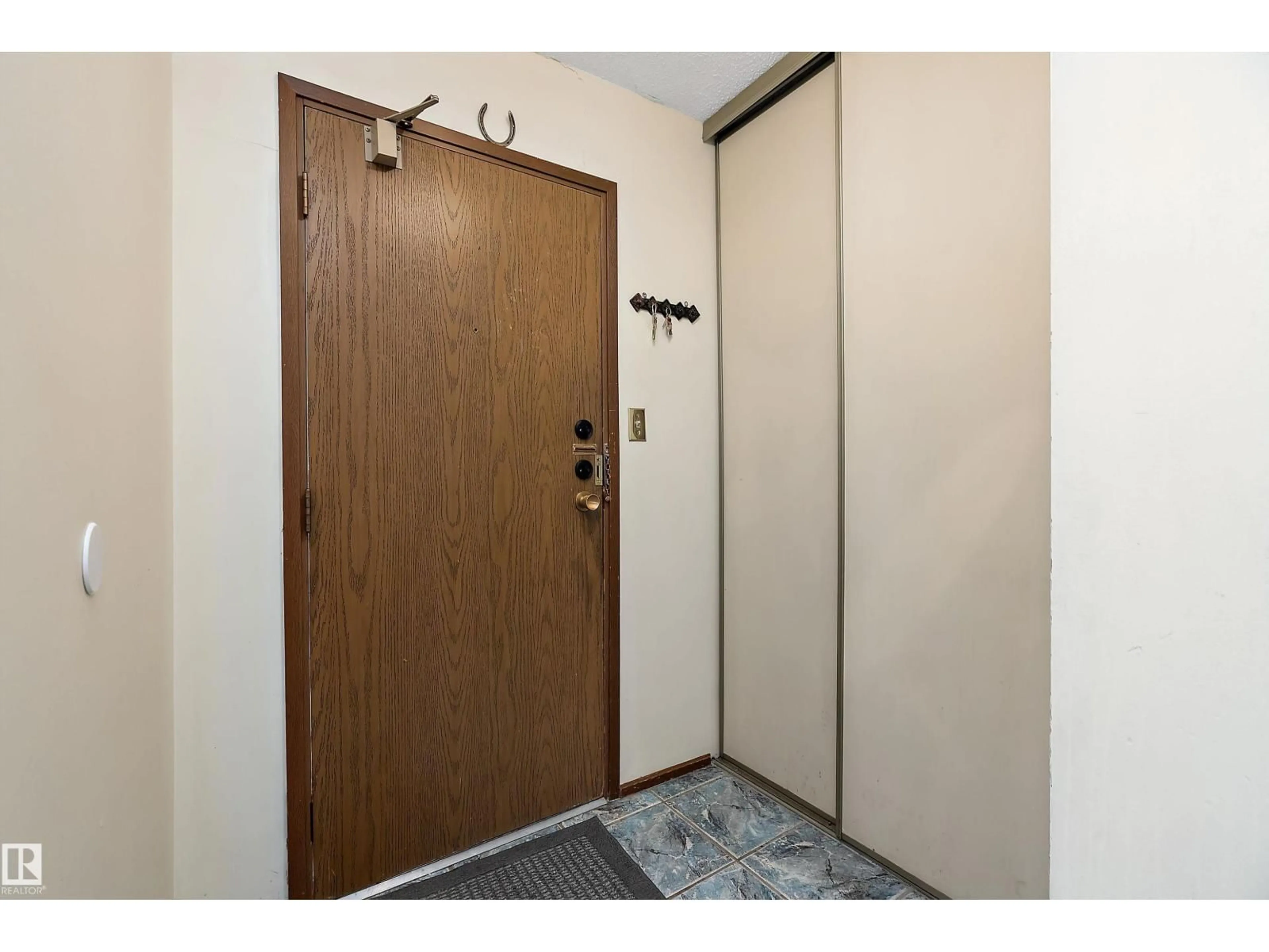 Indoor entryway for #401 - 10335 118 ST NW, Edmonton Alberta T5K1Y6
