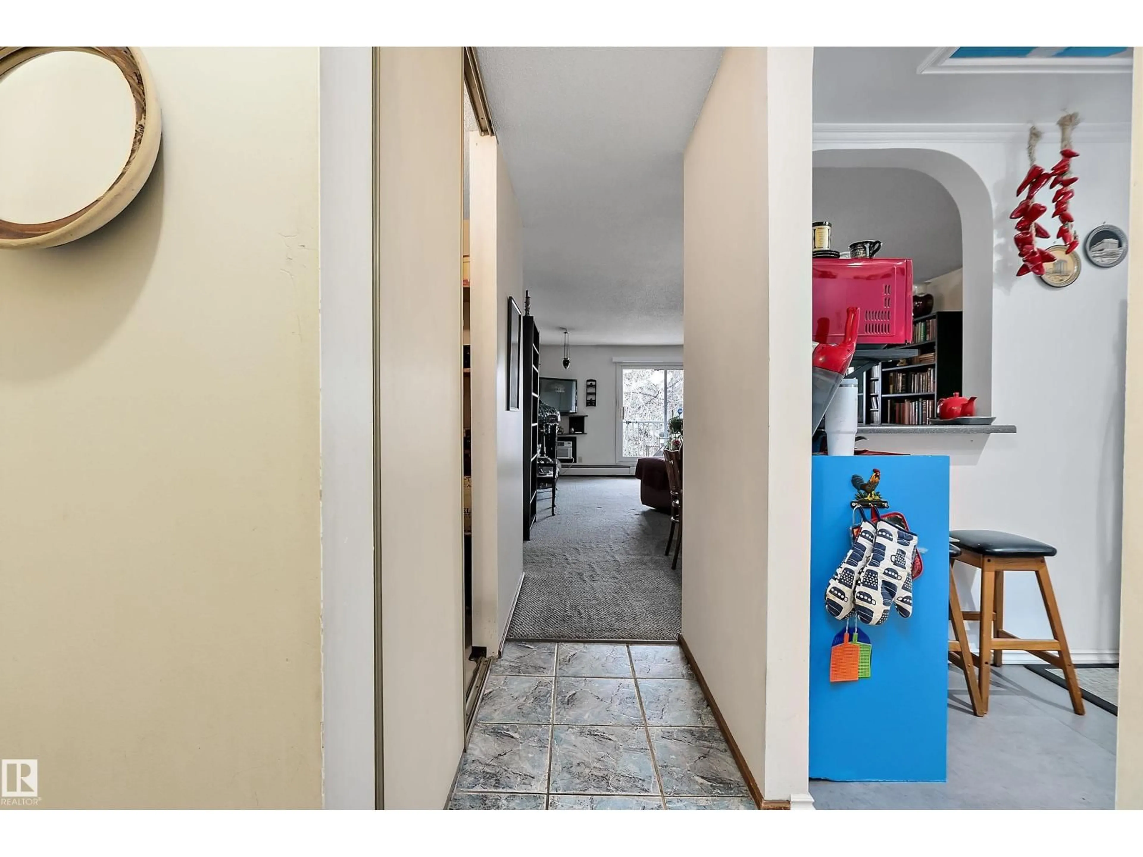 Indoor foyer for #401 - 10335 118 ST NW, Edmonton Alberta T5K1Y6