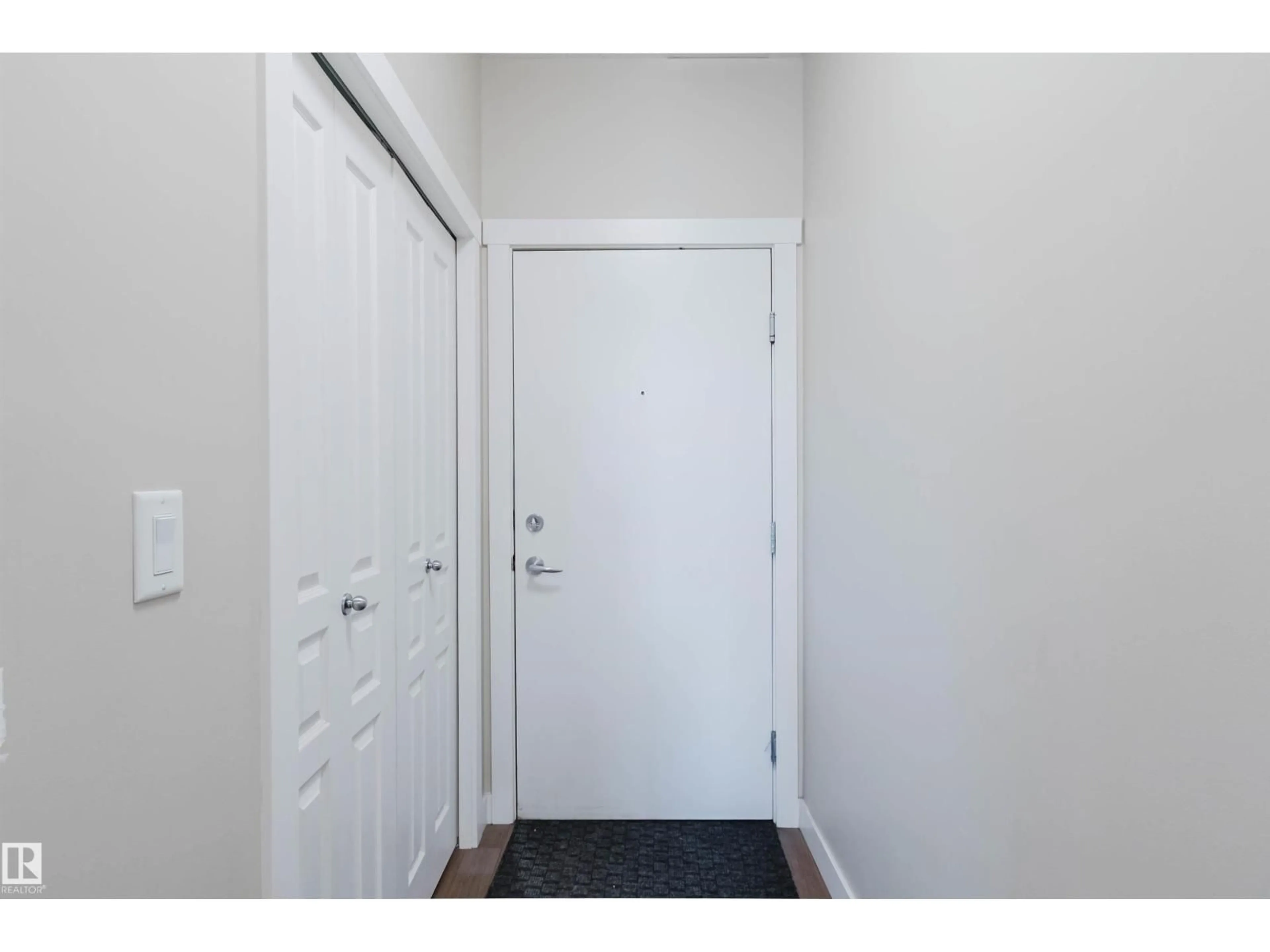 Indoor entryway for #402 - 3670 139 AV NW, Edmonton Alberta T5Y3N5