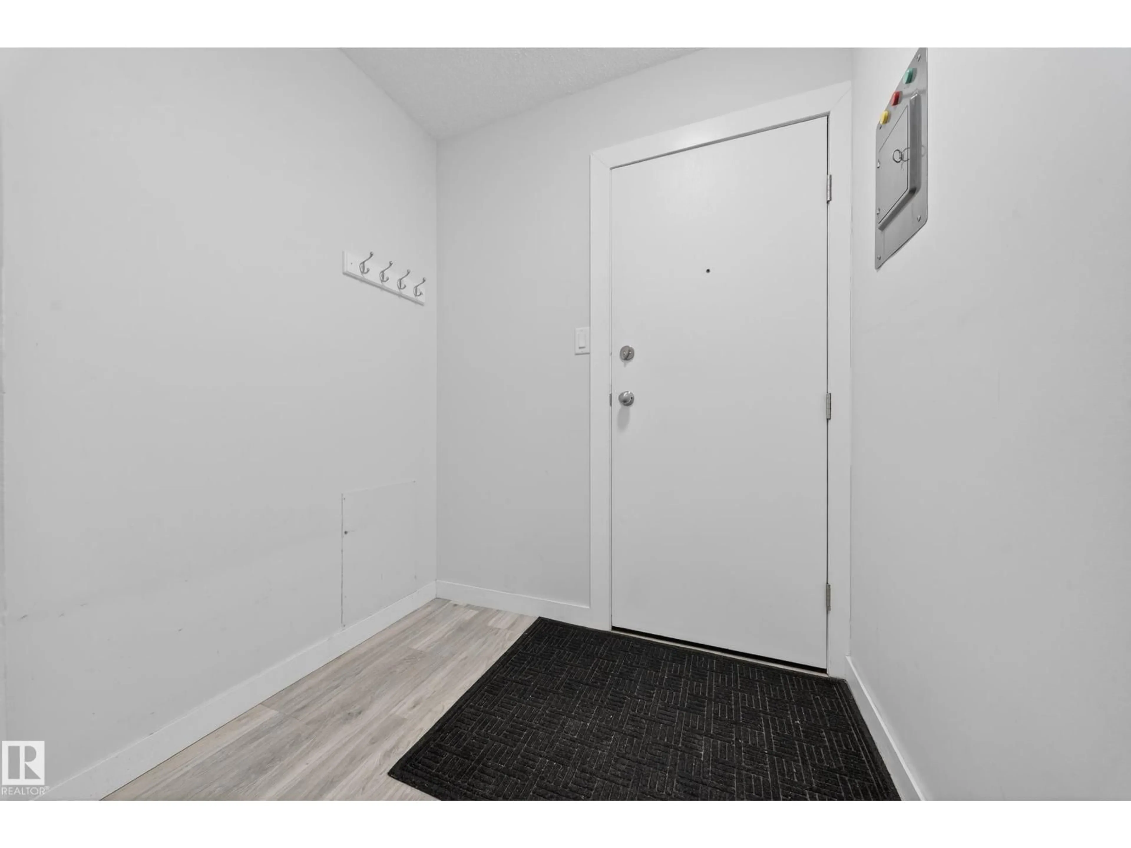 Indoor entryway for #202 - 10615 156 ST, Edmonton Alberta T5P2S2