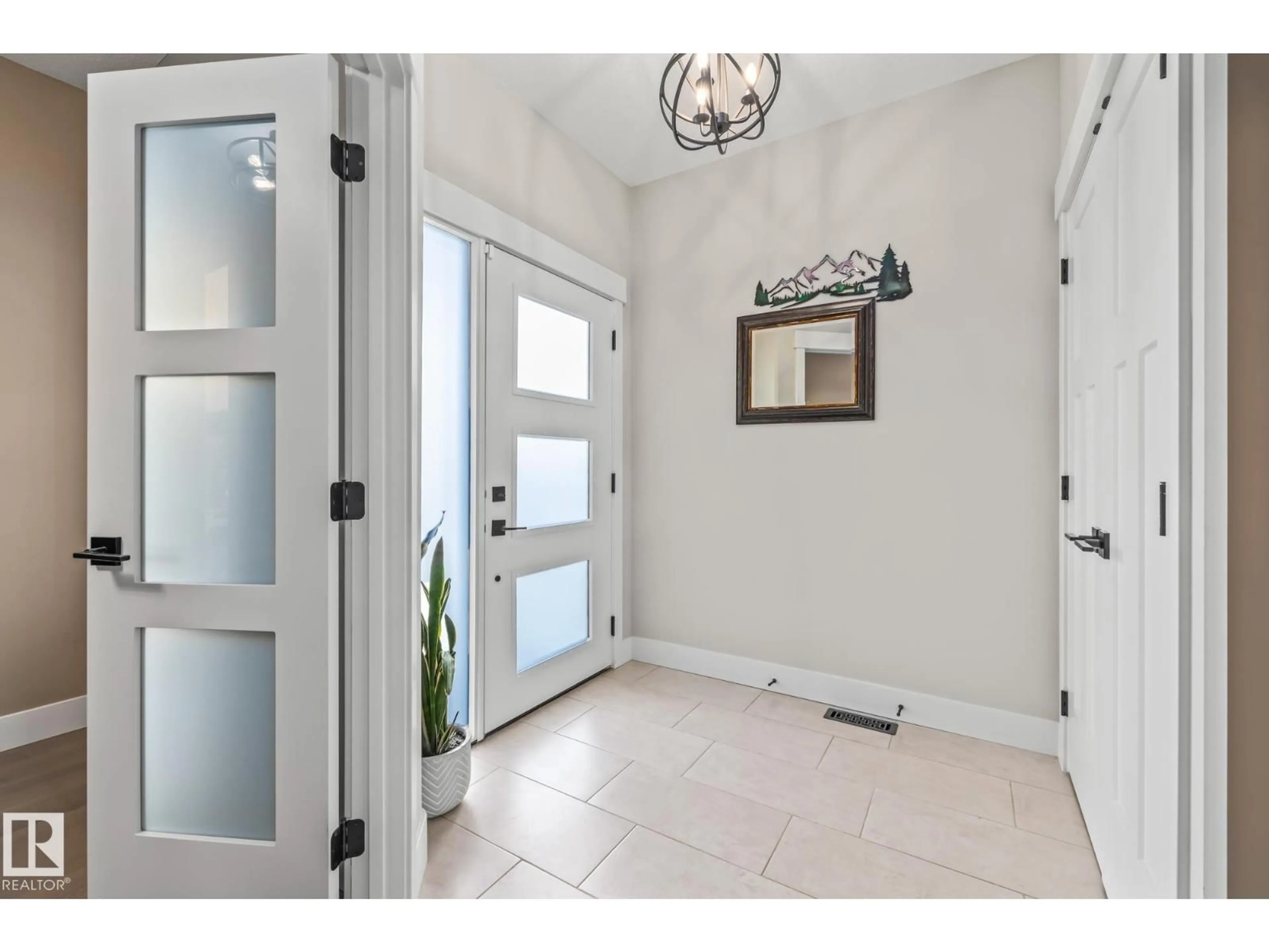 Indoor entryway for 1759 TANAGER CL, Edmonton Alberta T5S0N2