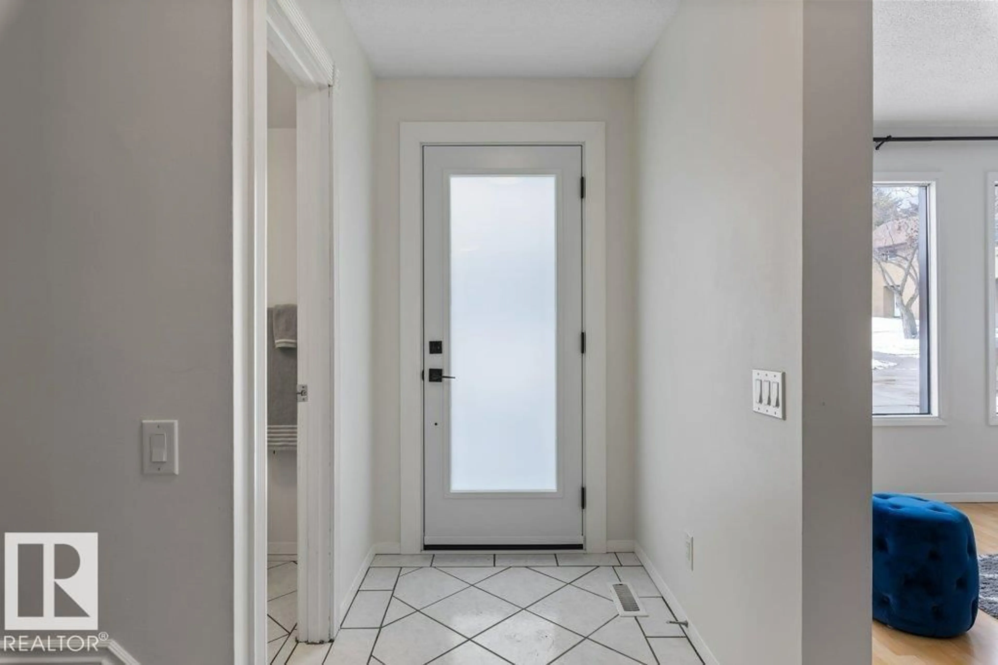 Indoor entryway for 133 GRANDIN VG, St. Albert Alberta T8N1R9