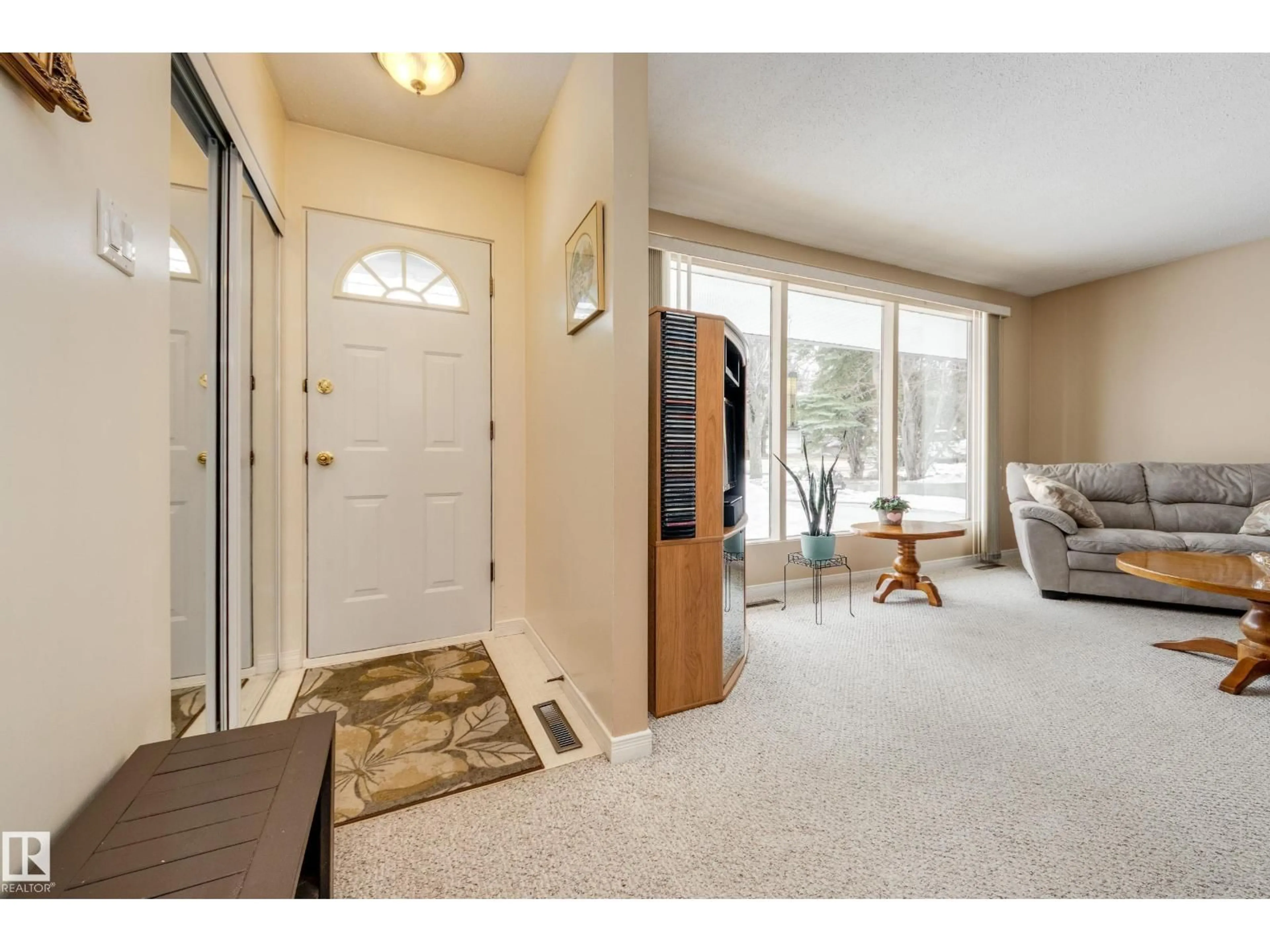 Indoor entryway for 51 GLENMORE CR, St. Albert Alberta T8N0S6