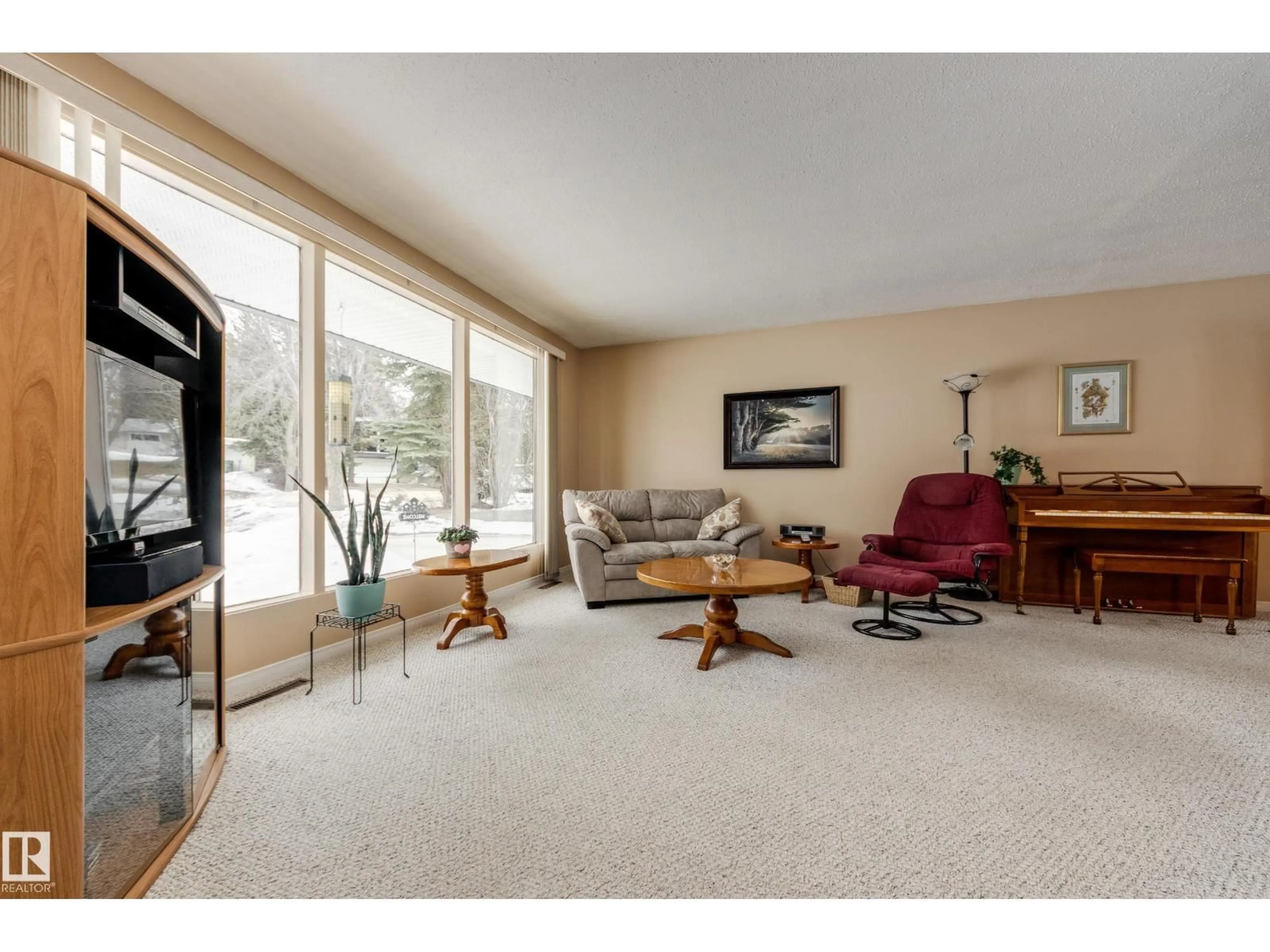 Living room with furniture, carpet floor for 51 GLENMORE CR, St. Albert Alberta T8N0S6