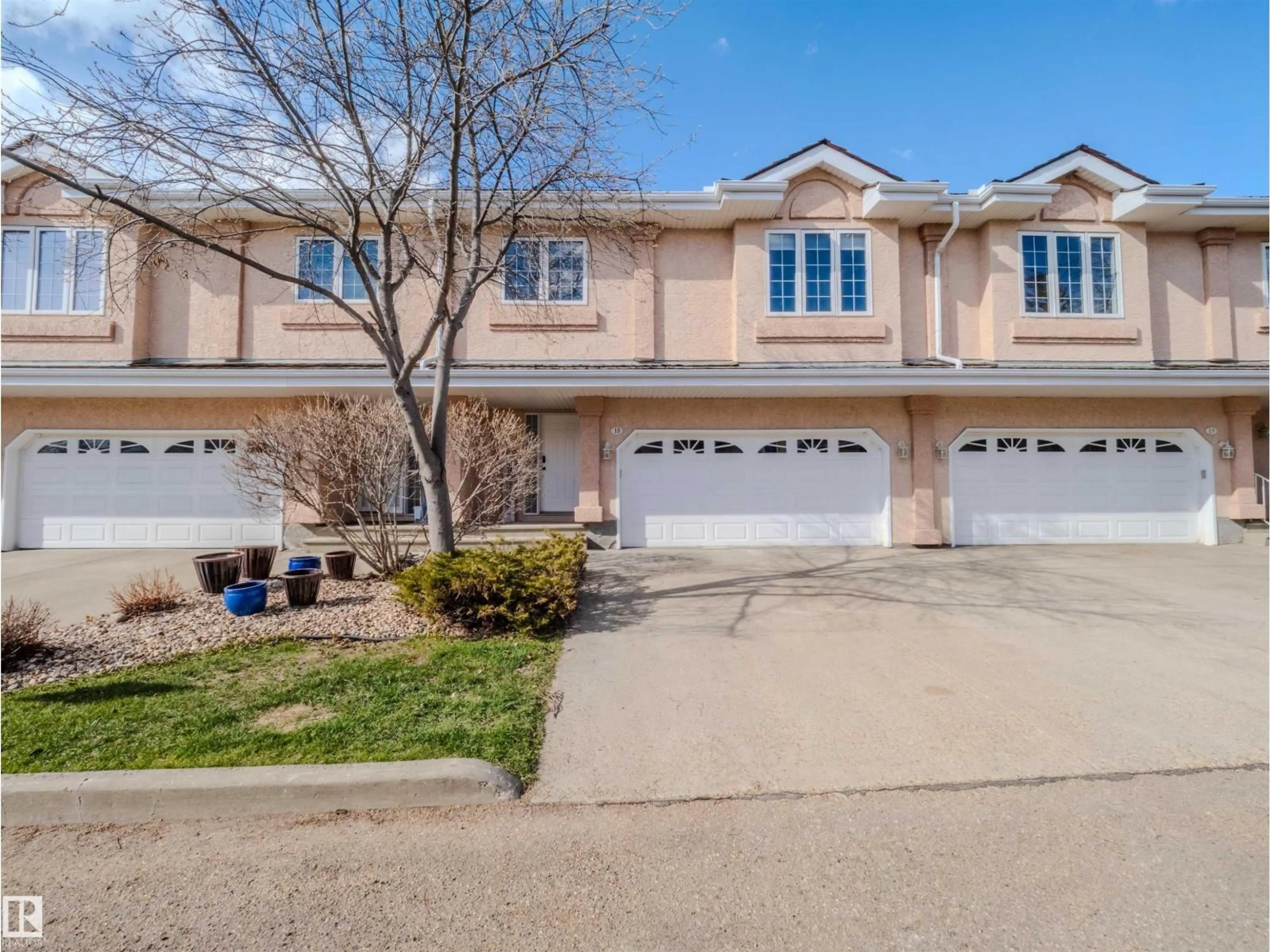 A pic from outside/outdoor area/front of a property/back of a property/a pic from drone, street for 18 64 BLACKBURN, Edmonton Alberta T6W1C1