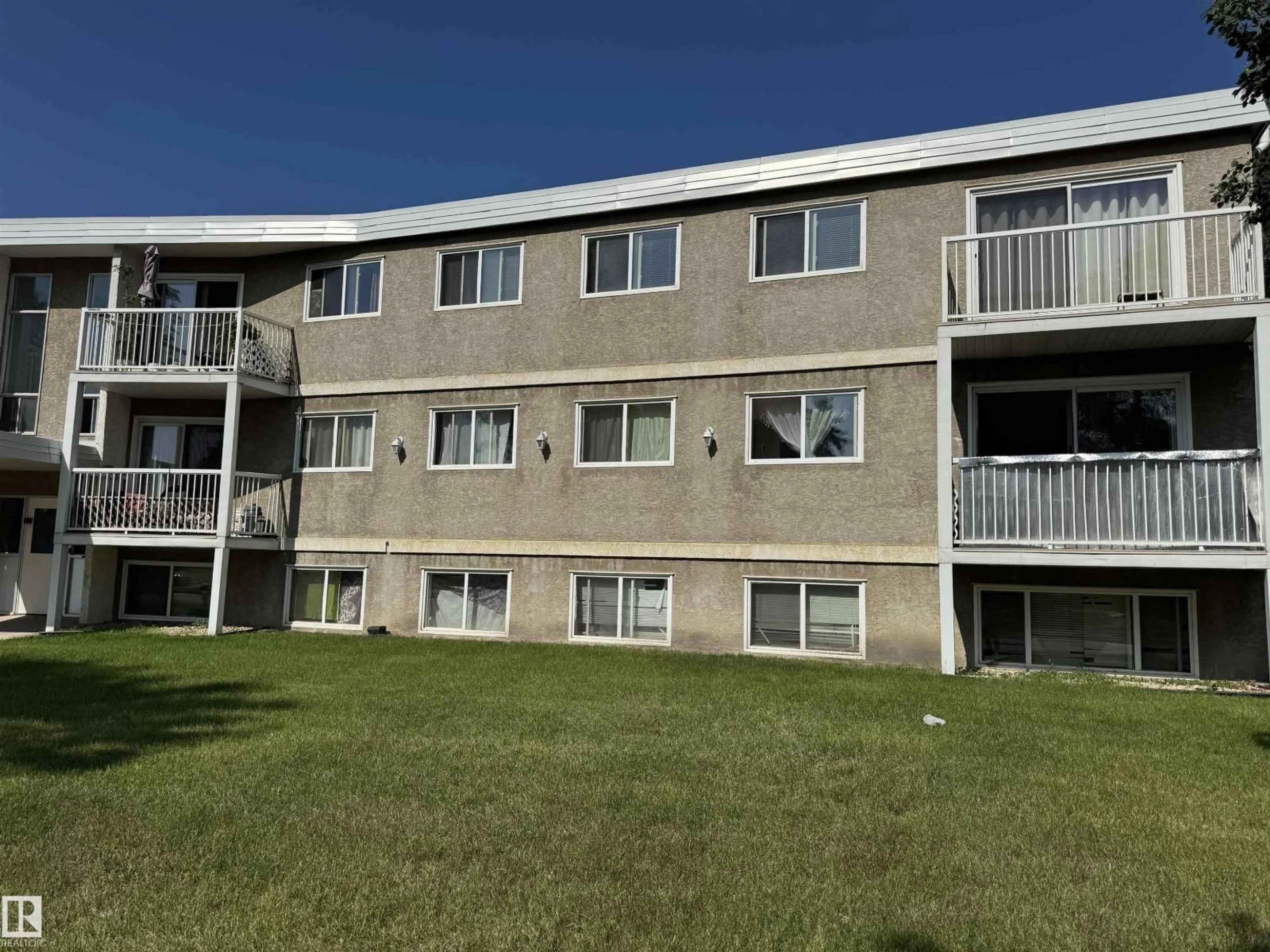 A pic from outside/outdoor area/front of a property/back of a property/a pic from drone, unknown for 8930 149 ST, Edmonton Alberta T5R1B8