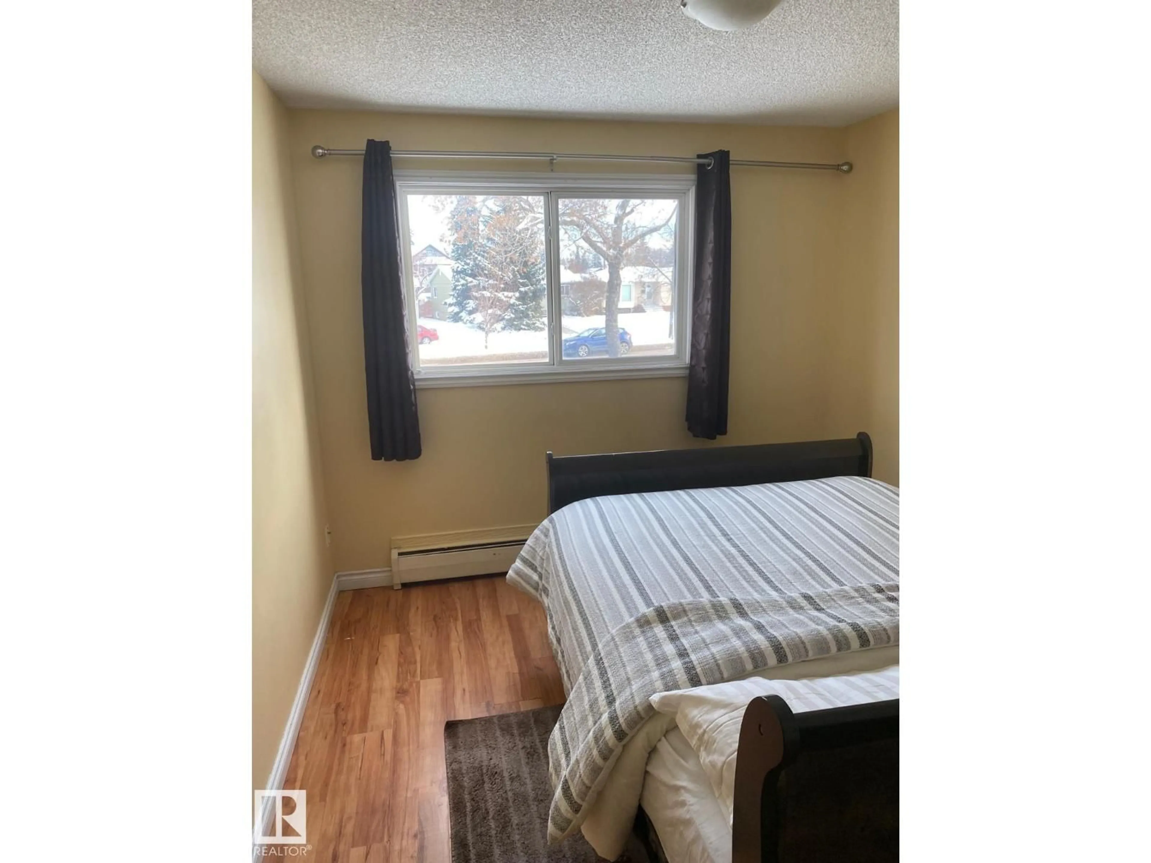 A pic of a room for 8930 149 ST, Edmonton Alberta T5R1B8