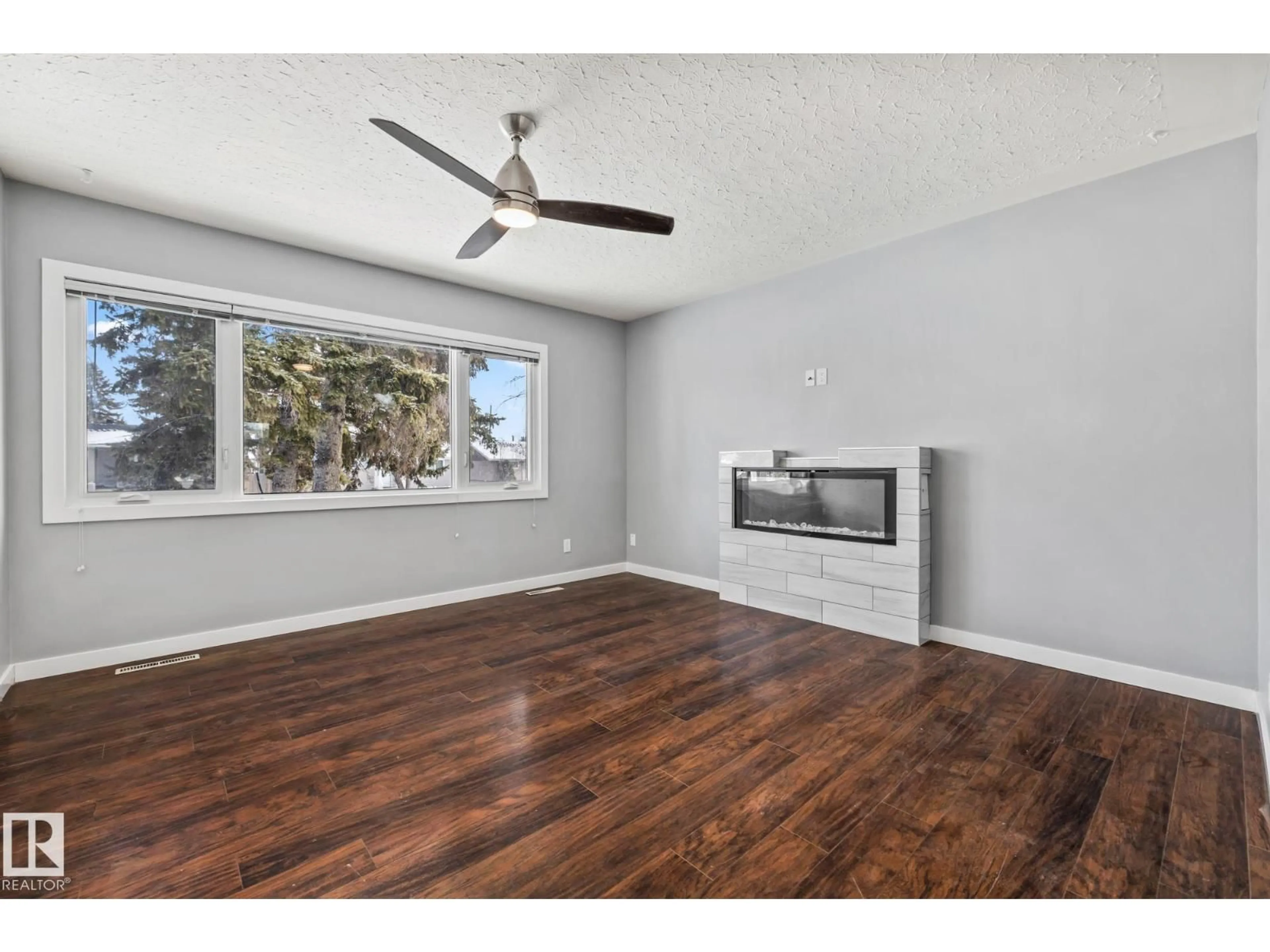 A pic of a room for 13608 137 ST, Edmonton Alberta T5L2B3