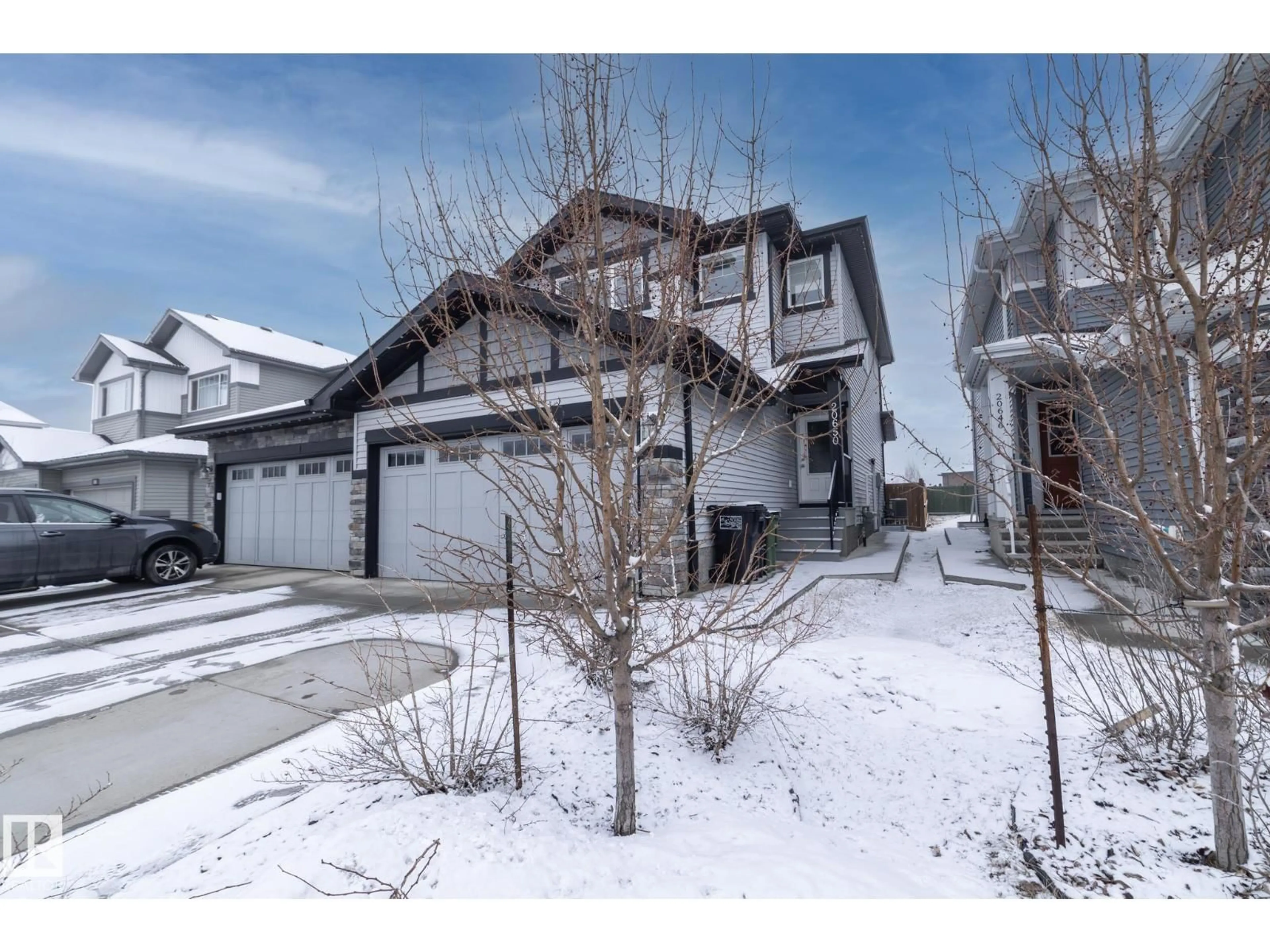 A pic from outside/outdoor area/front of a property/back of a property/a pic from drone, street for 20650 94A AV, Edmonton Alberta T5T7M9