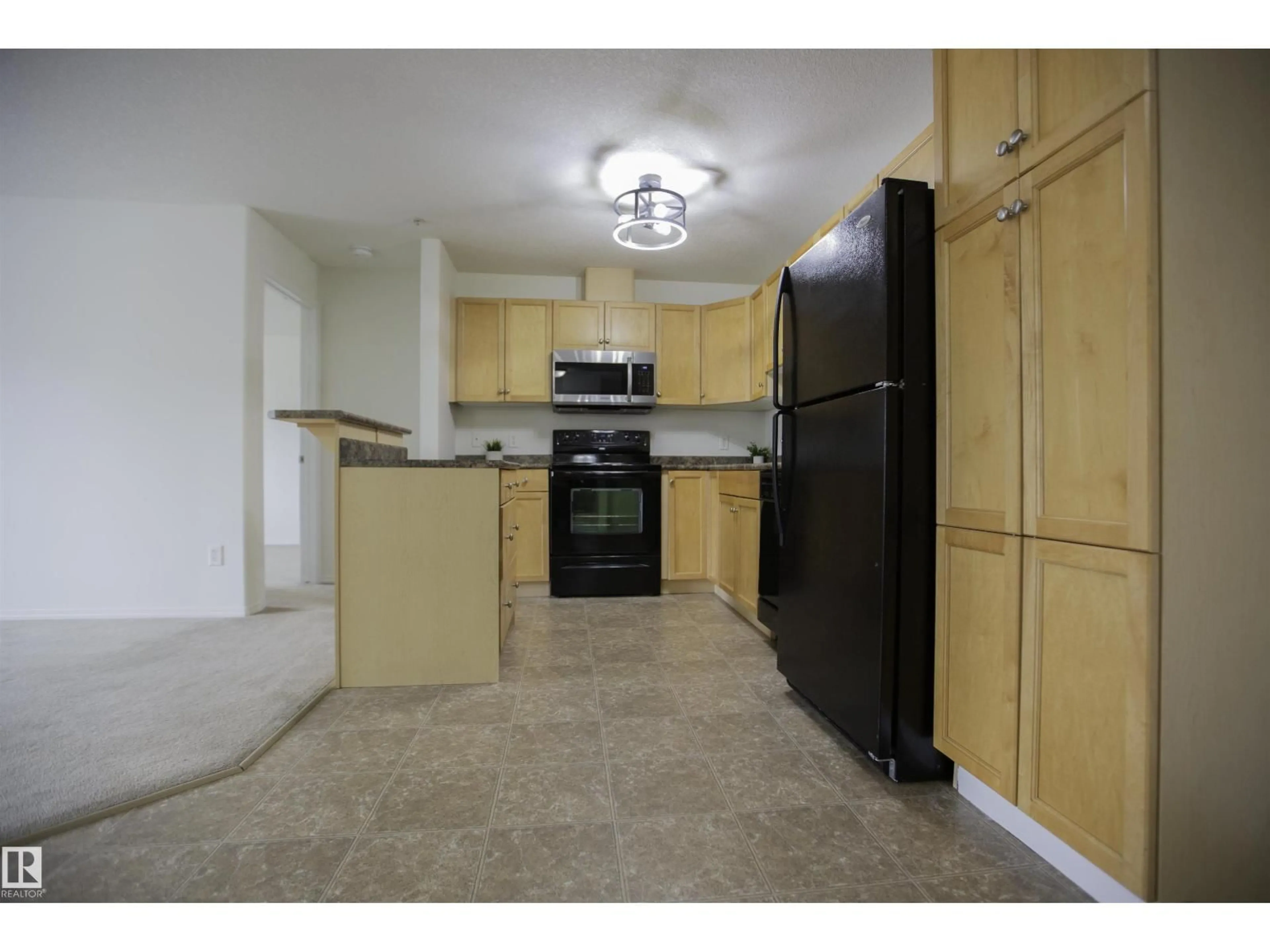 Standard kitchen, unknown for 233 WOODSMERE CL, Fort Saskatchewan Alberta T8L4N9