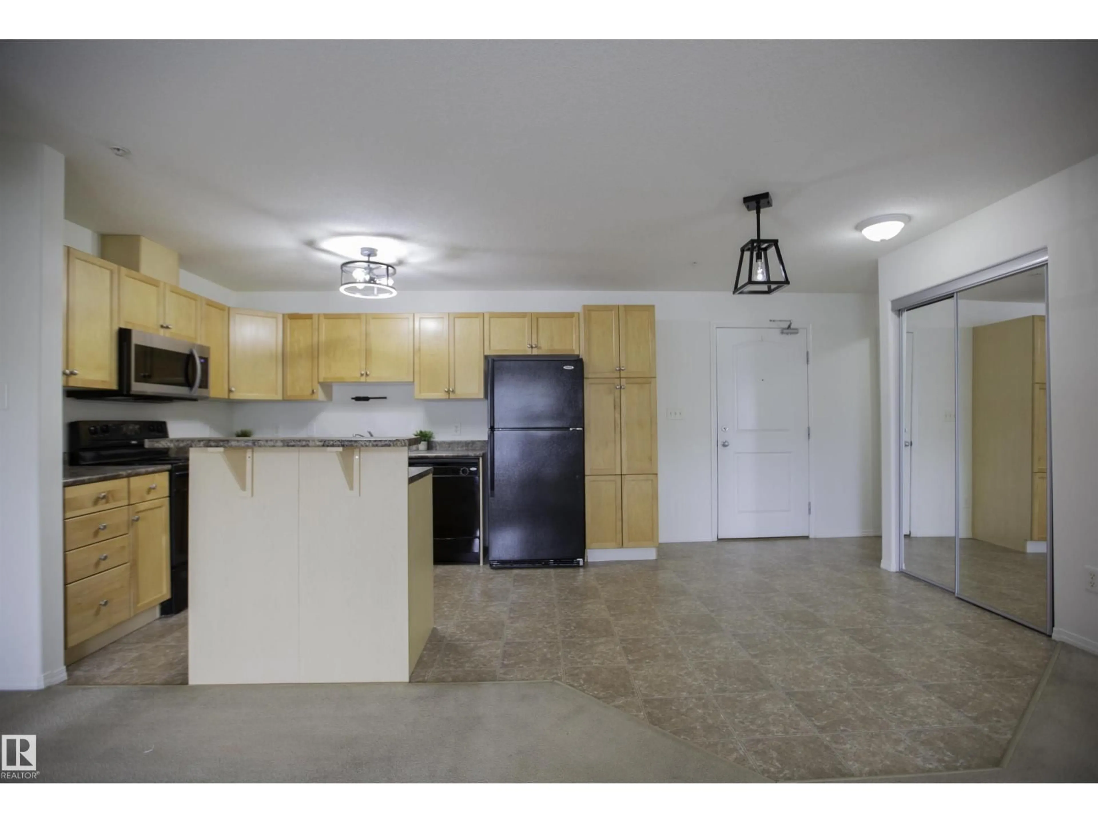 Standard kitchen, unknown for 233 WOODSMERE CL, Fort Saskatchewan Alberta T8L4N9