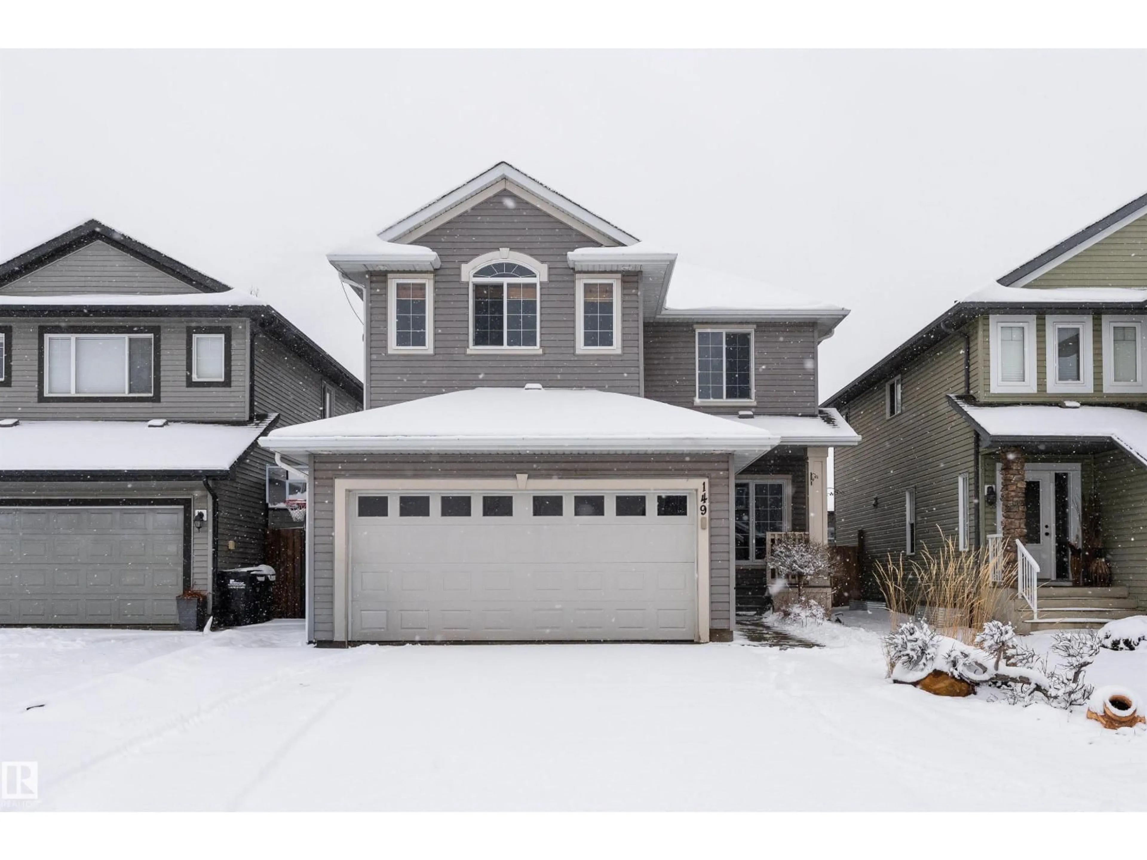 Home with vinyl exterior material, street for 149 SUTTON CL, Sherwood Park Alberta T8H0T8