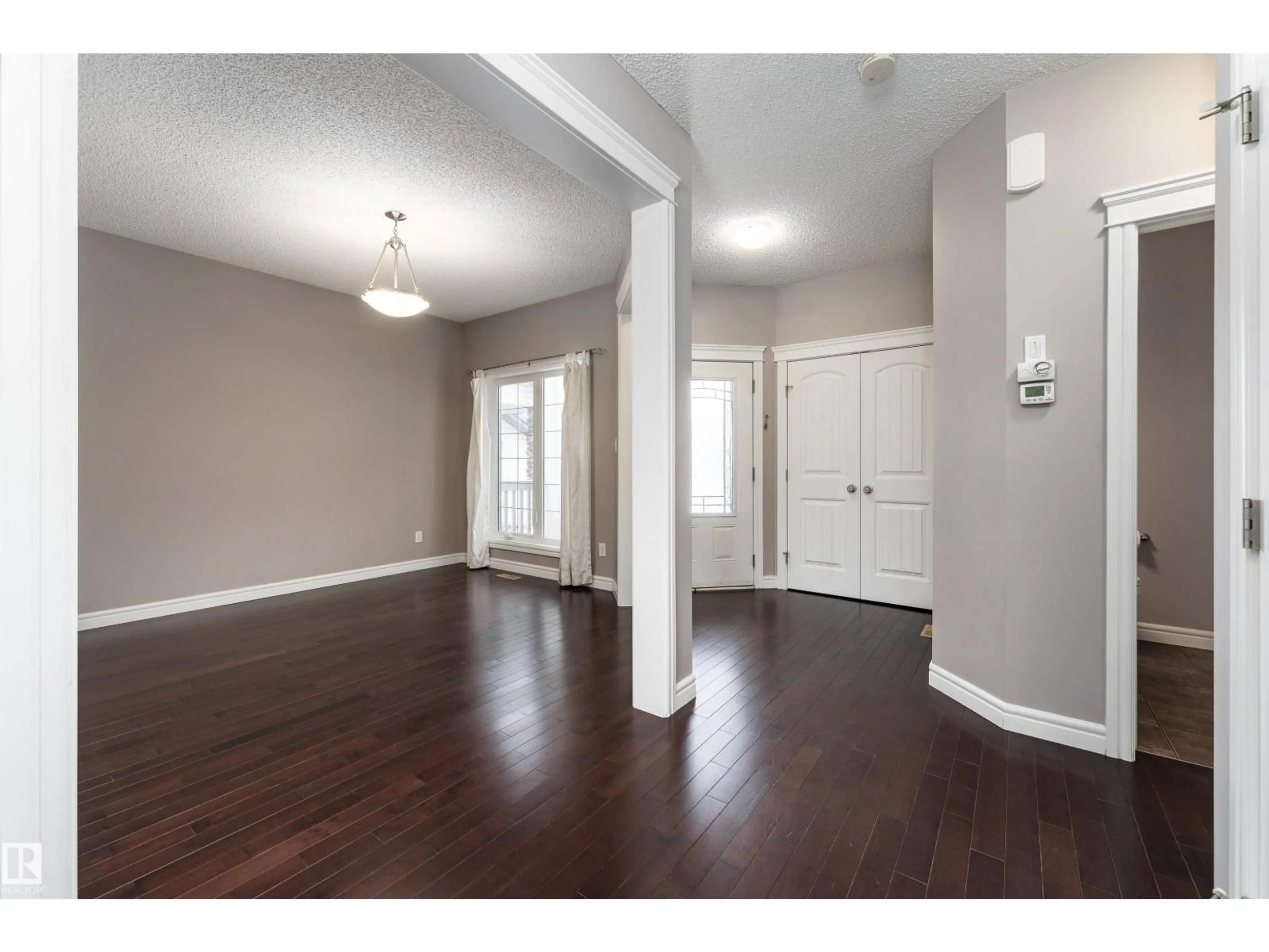 Indoor entryway for 149 SUTTON CL, Sherwood Park Alberta T8H0T8