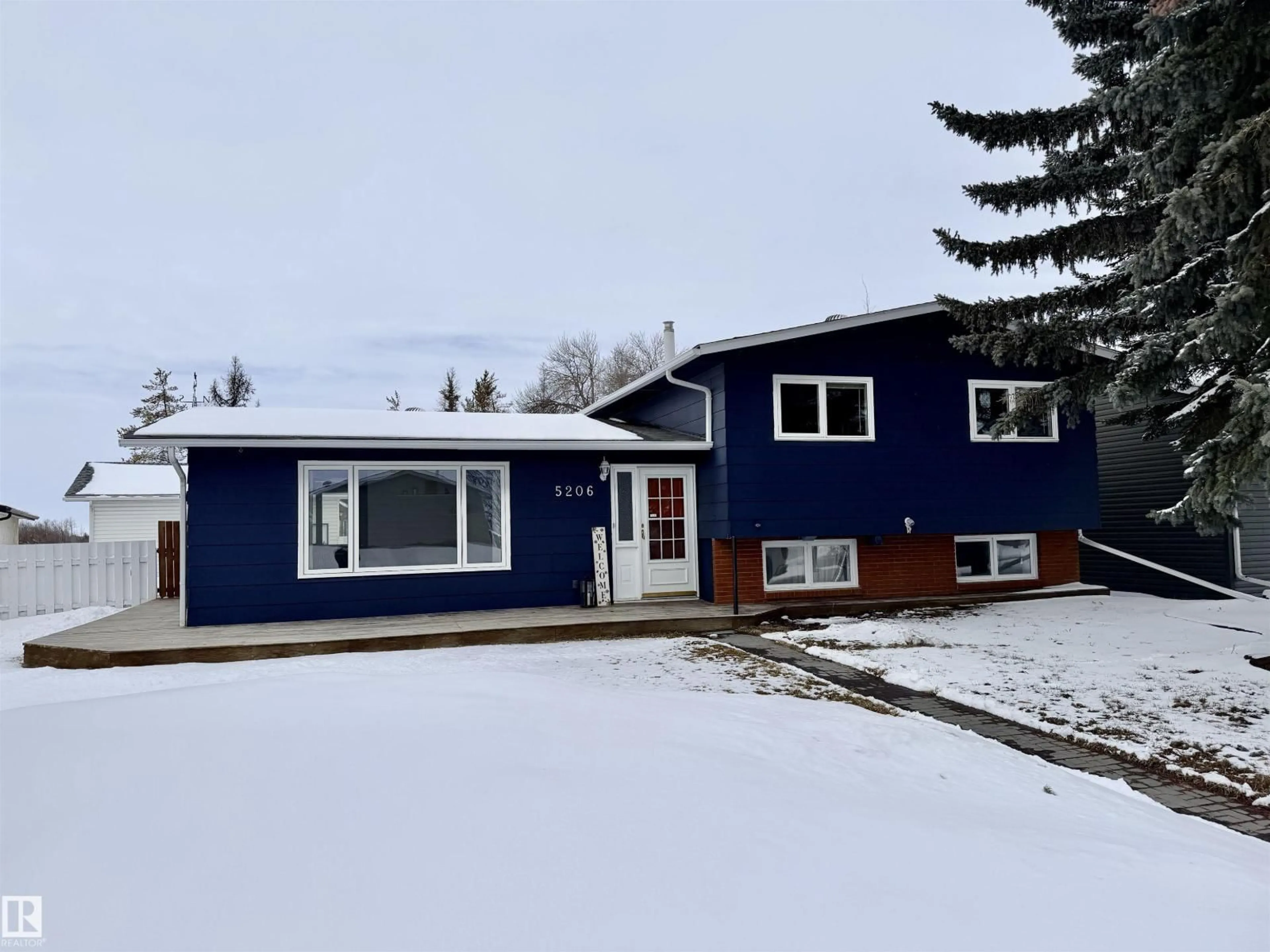 Home with vinyl exterior material, street for 5206 56A ST, St. Paul Town Alberta T0A3A1