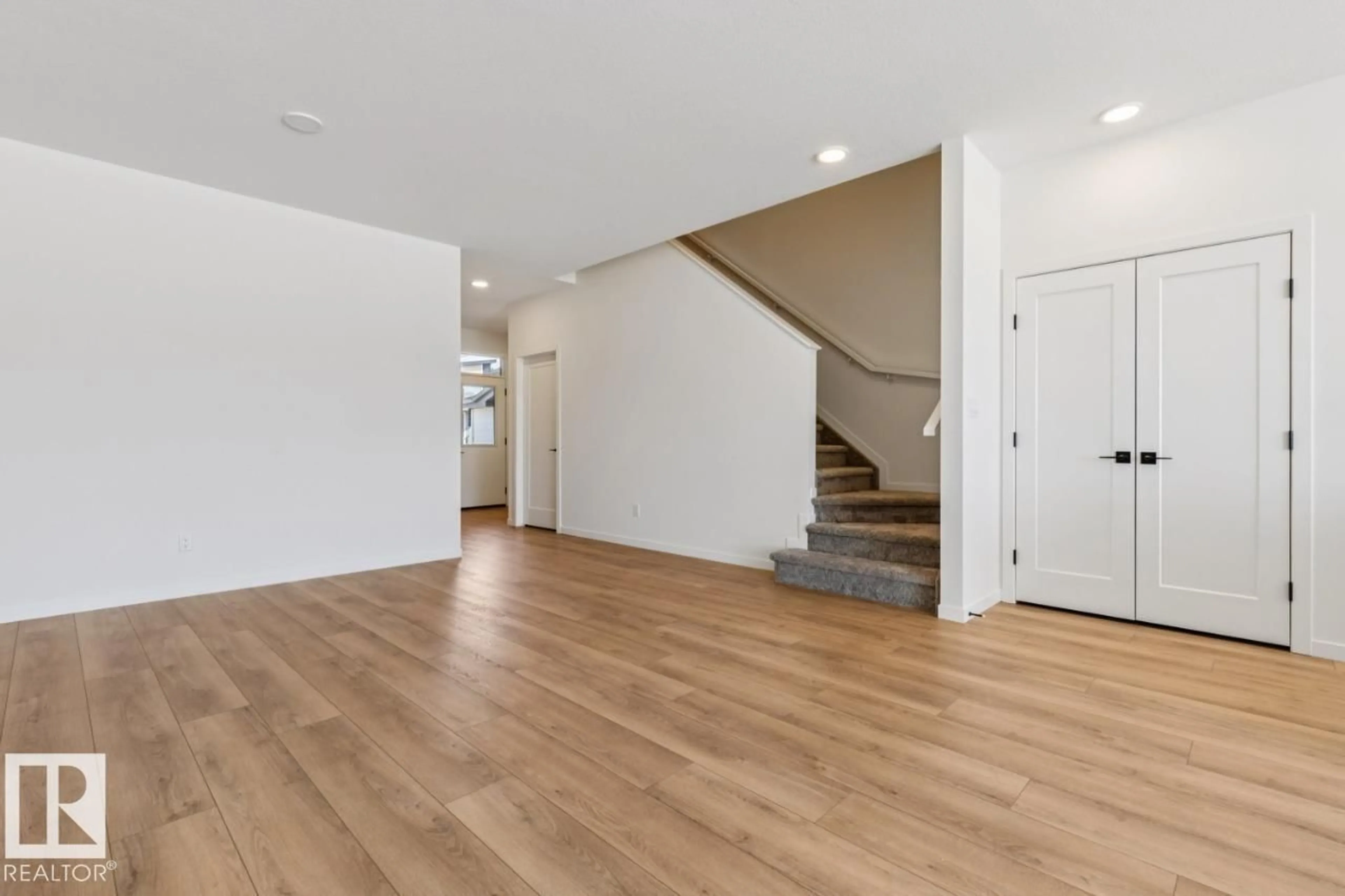 Unknown for SW - 432 30 ST, Edmonton Alberta T6X1A5