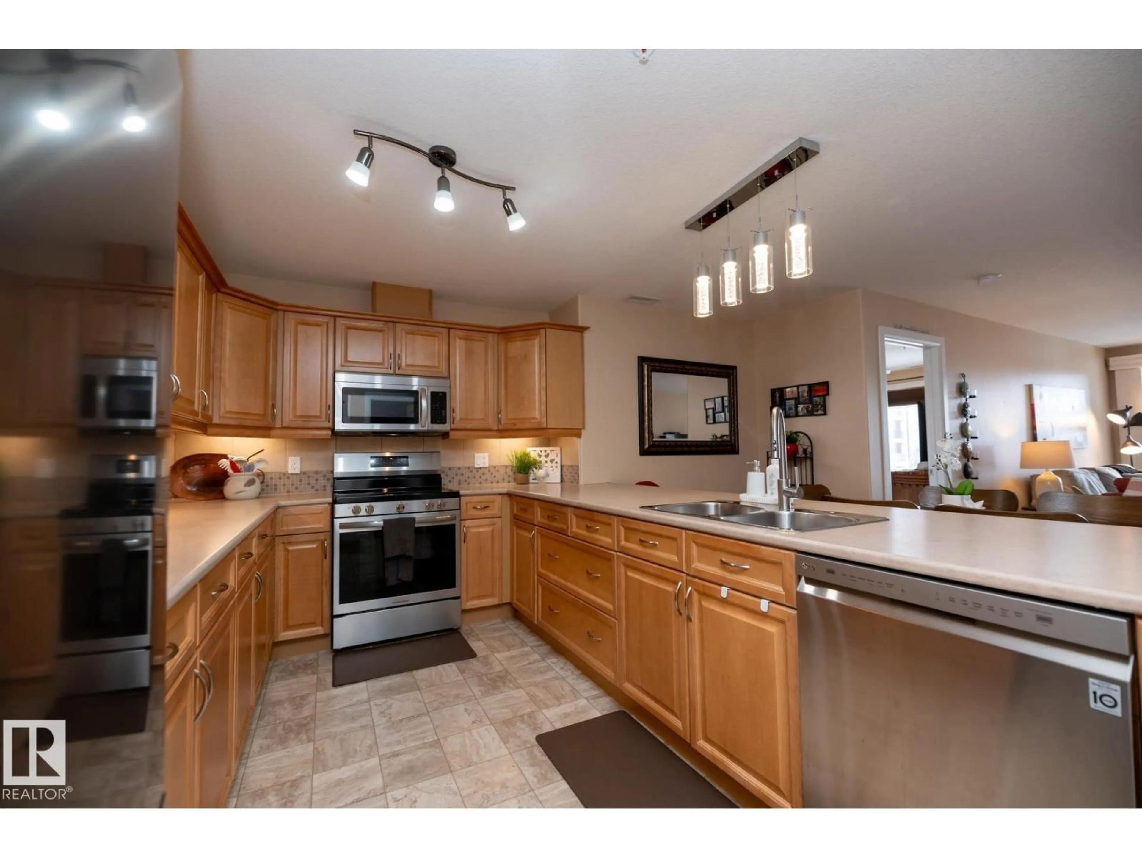 Open concept kitchen, unknown for 237 - 300 PALISADES WY, Sherwood Park Alberta T8H2T9