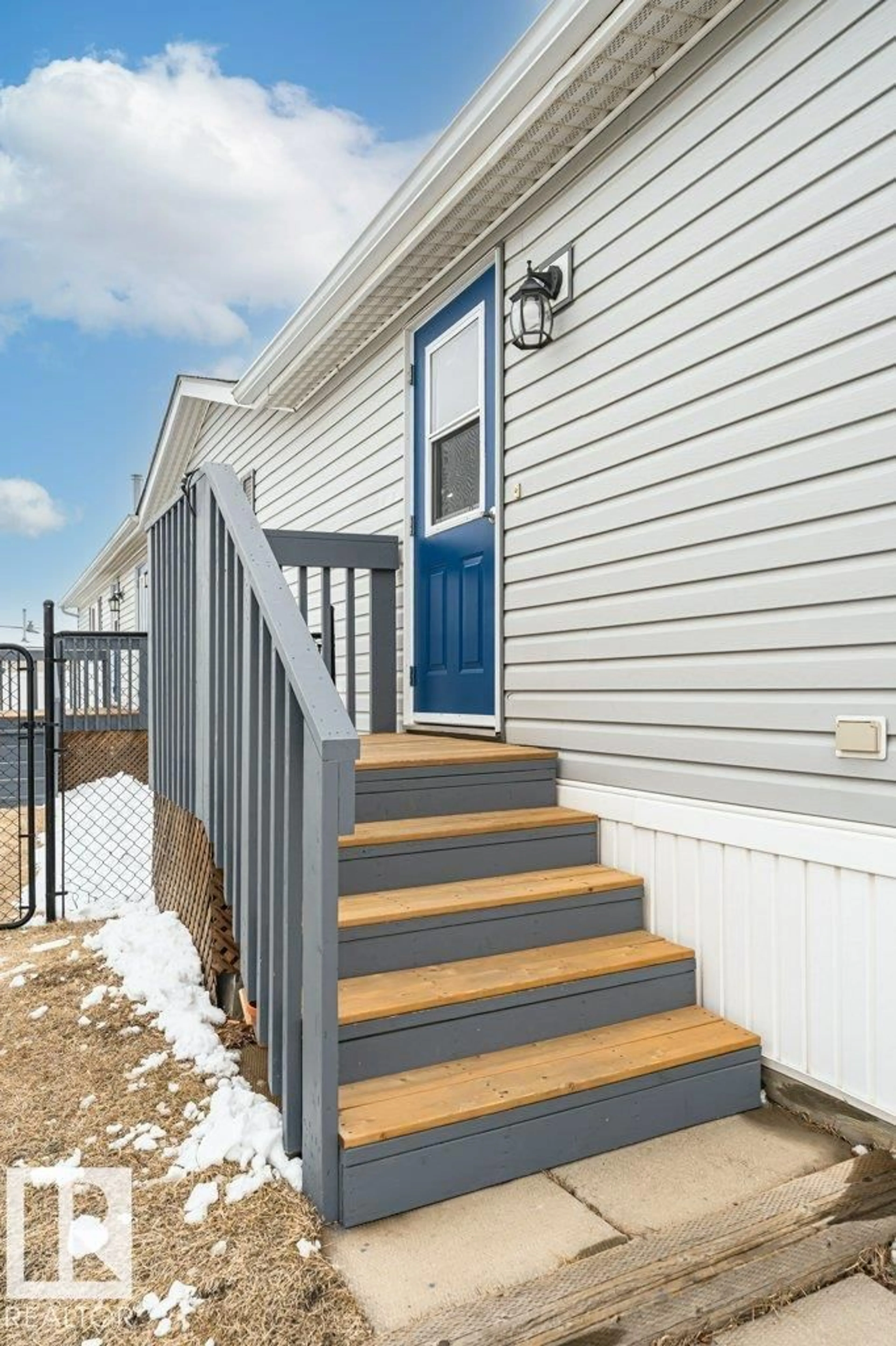 Home with vinyl exterior material, street for 1590 JUBILEE DR, Sherwood Park Alberta T8H2M9