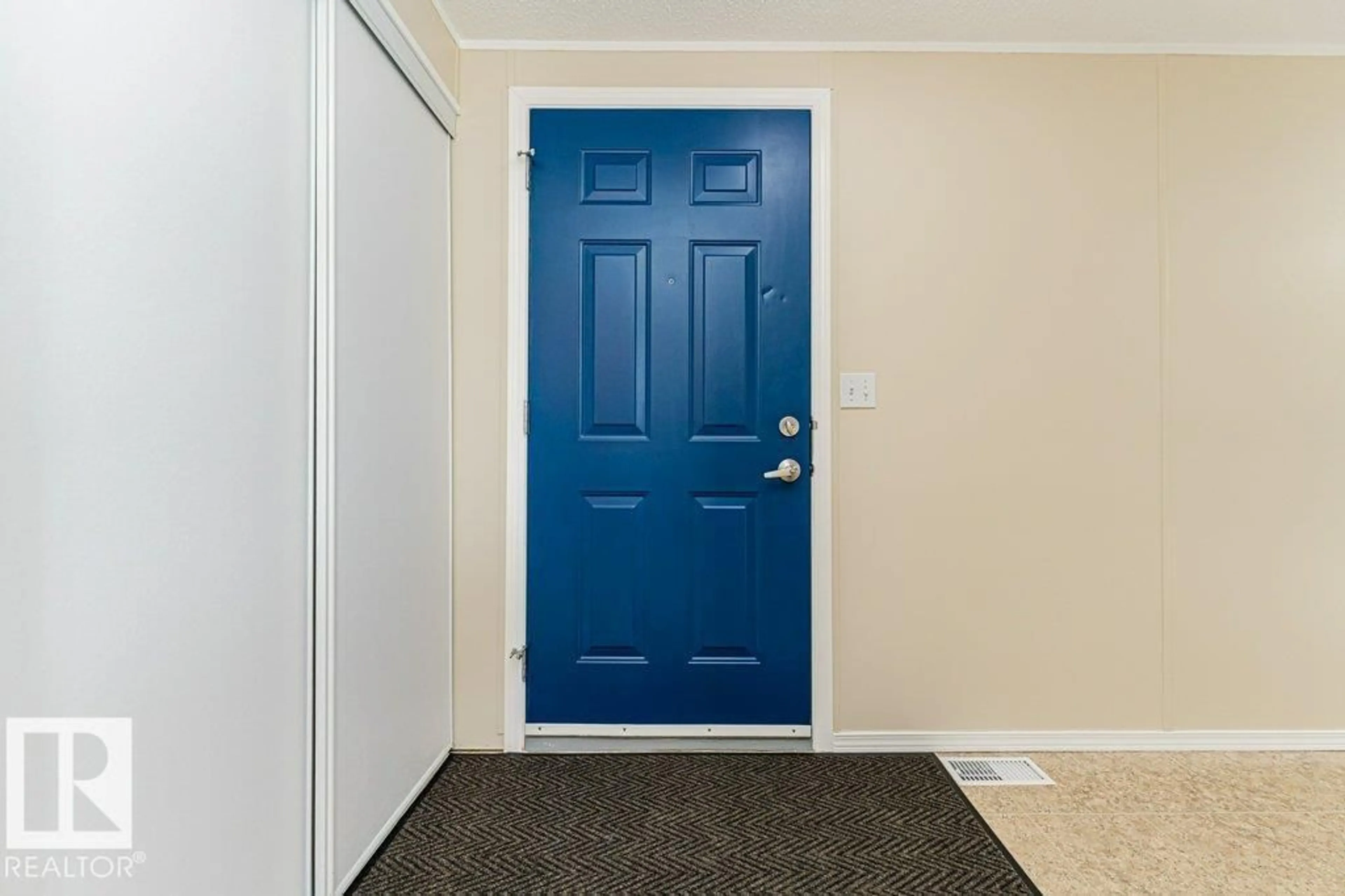 Indoor entryway for 1590 JUBILEE DR, Sherwood Park Alberta T8H2M9