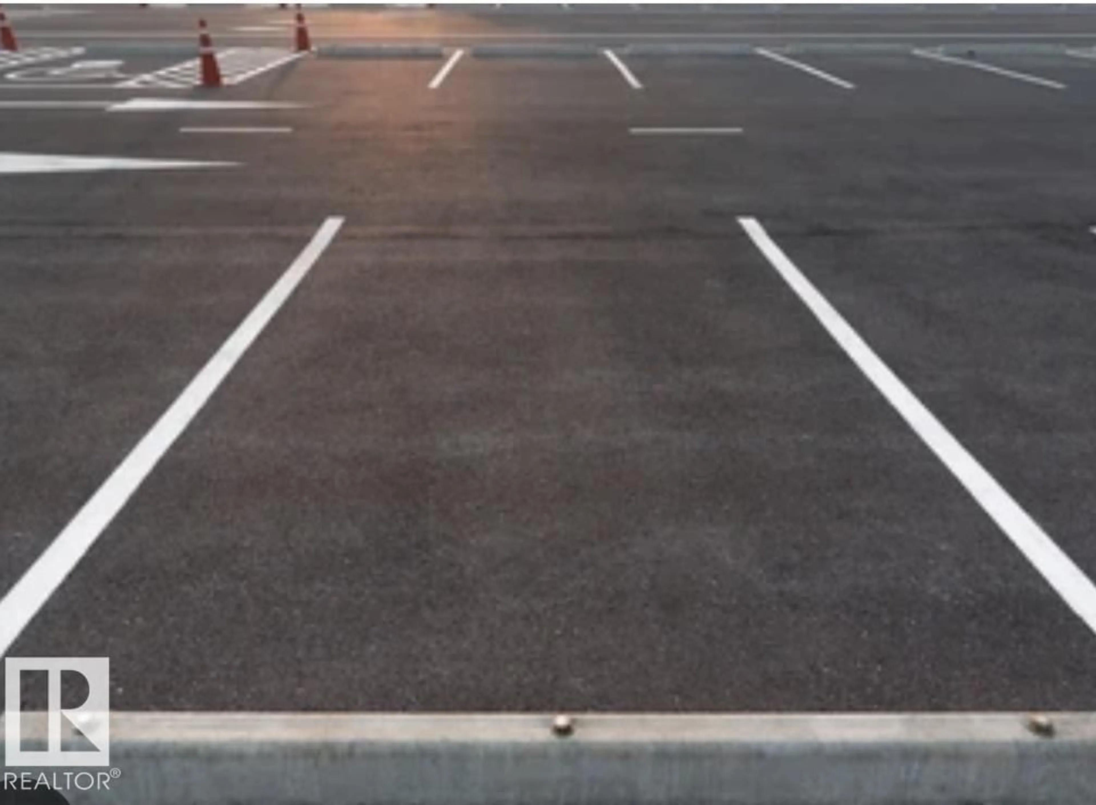 Parking for 9363 SIMPSON DR, Edmonton Alberta T6R0N2
