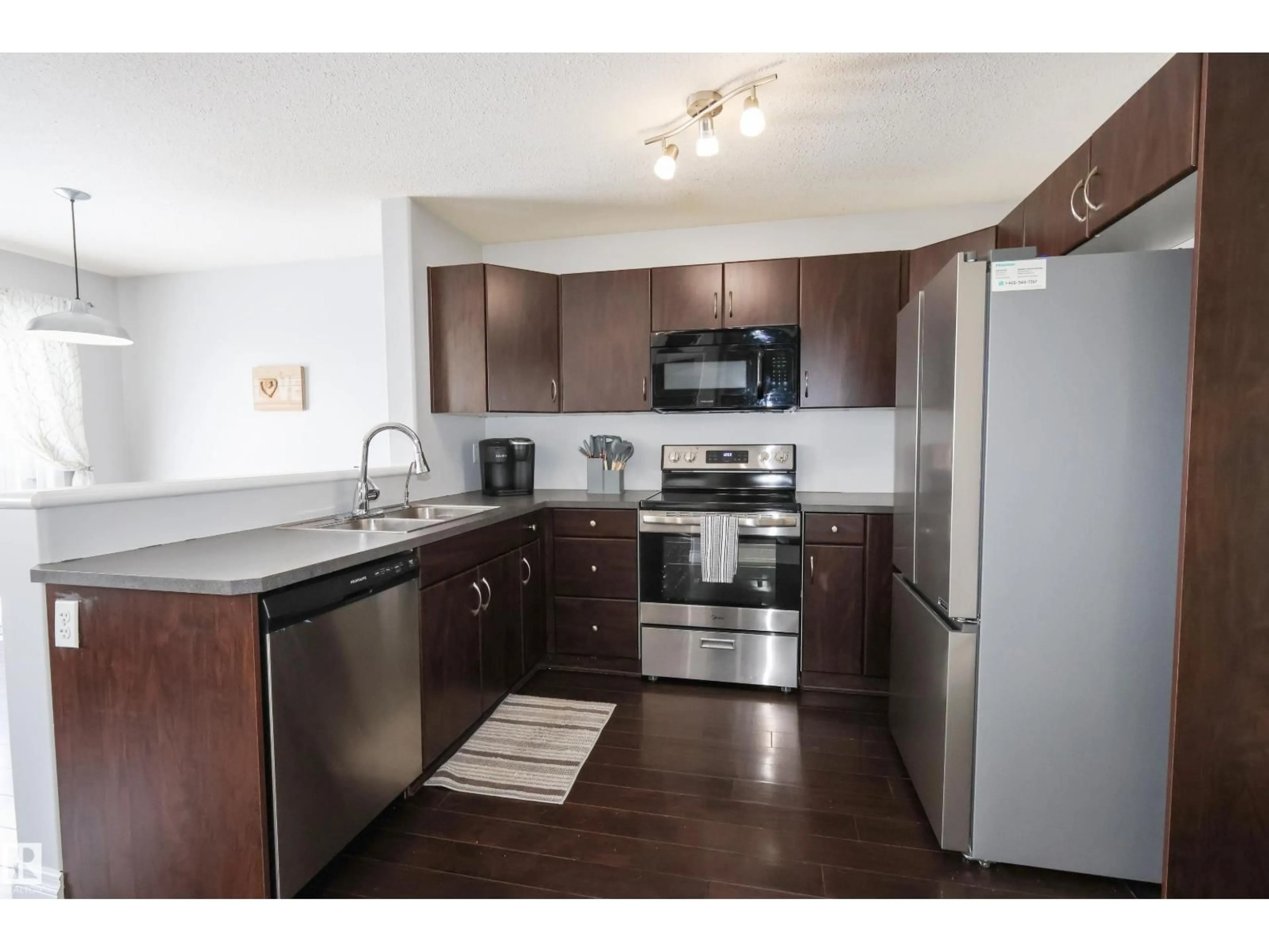 Standard kitchen, unknown for 119 GALLOWAY WD, Fort Saskatchewan Alberta T8L0B9