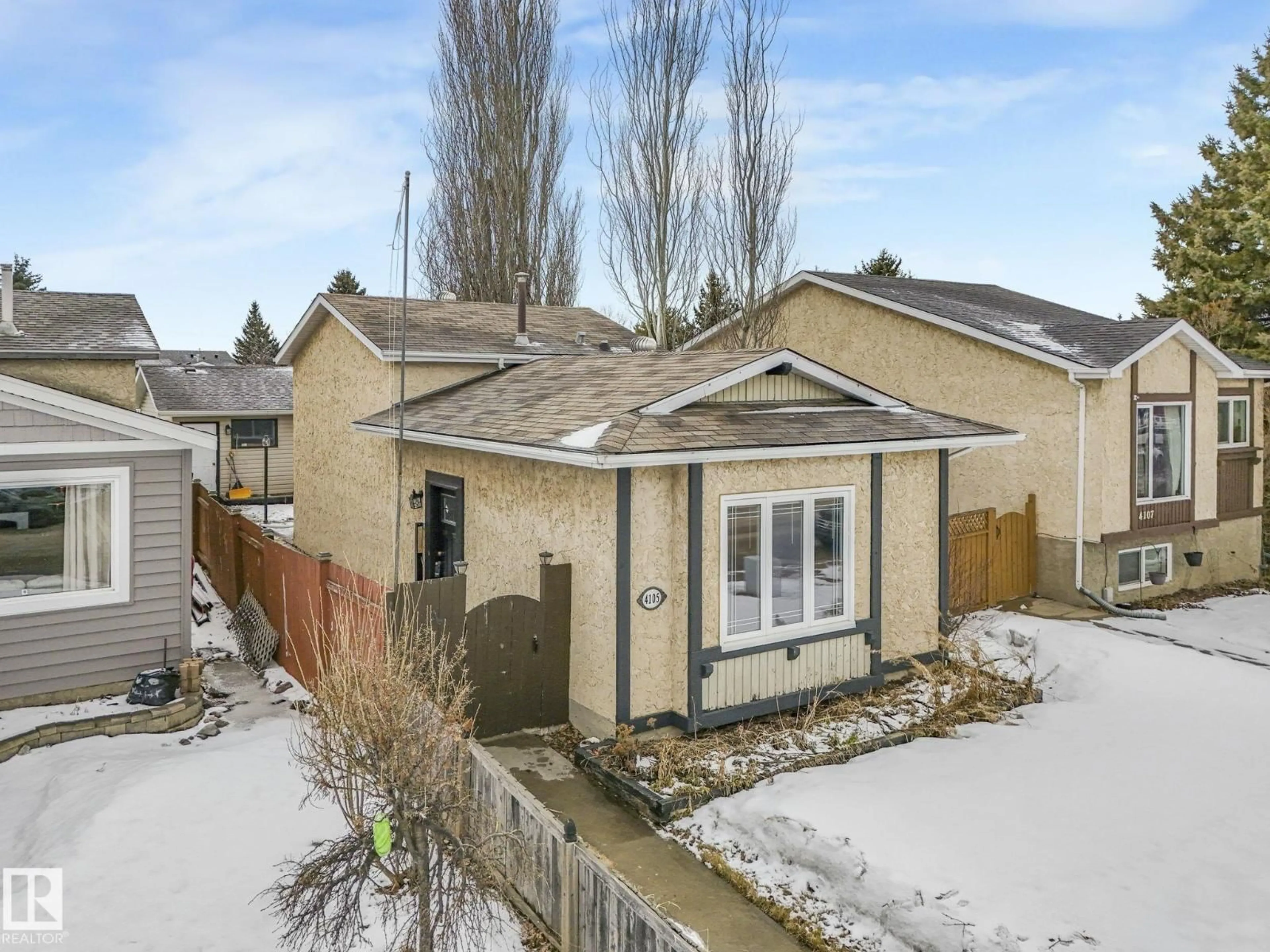 A pic from outside/outdoor area/front of a property/back of a property/a pic from drone, street for 4105 41 AV, Edmonton Alberta T6L5M3