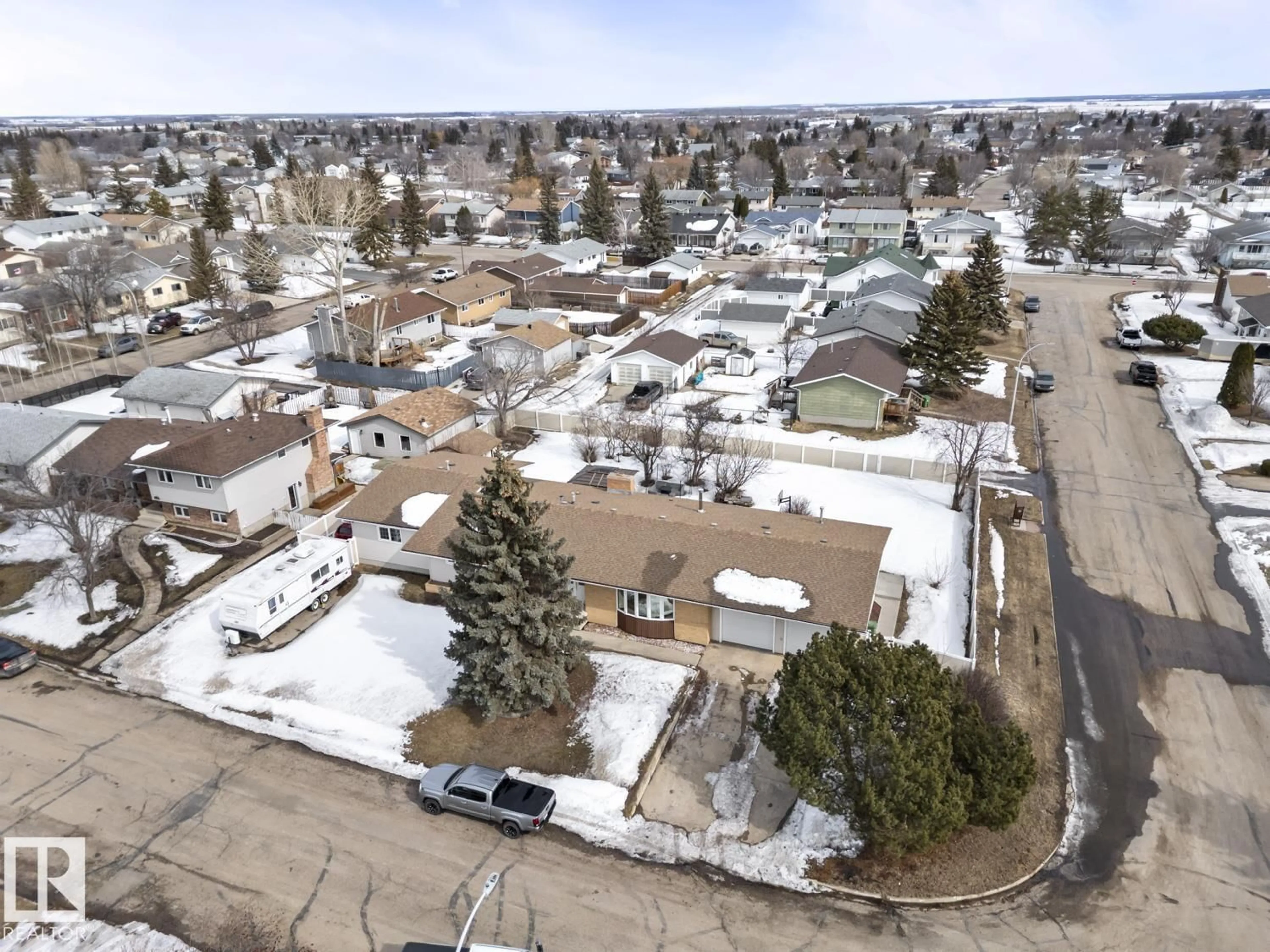 A pic from outside/outdoor area/front of a property/back of a property/a pic from drone, street for 4101 47 ST, Bonnyville Town Alberta T9N1P9