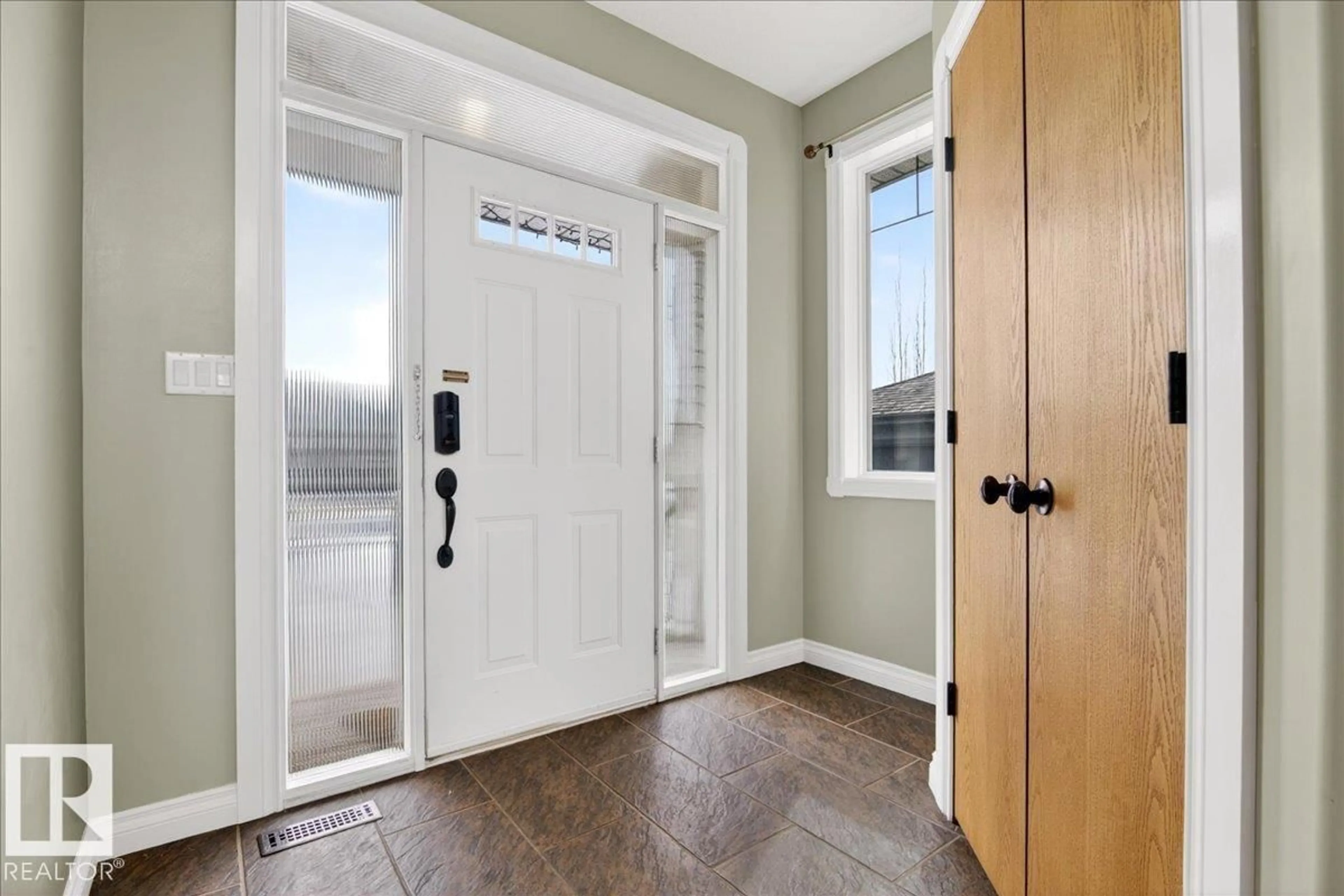 Indoor entryway for 1004 DOWNEY WY, Edmonton Alberta T6M2V4