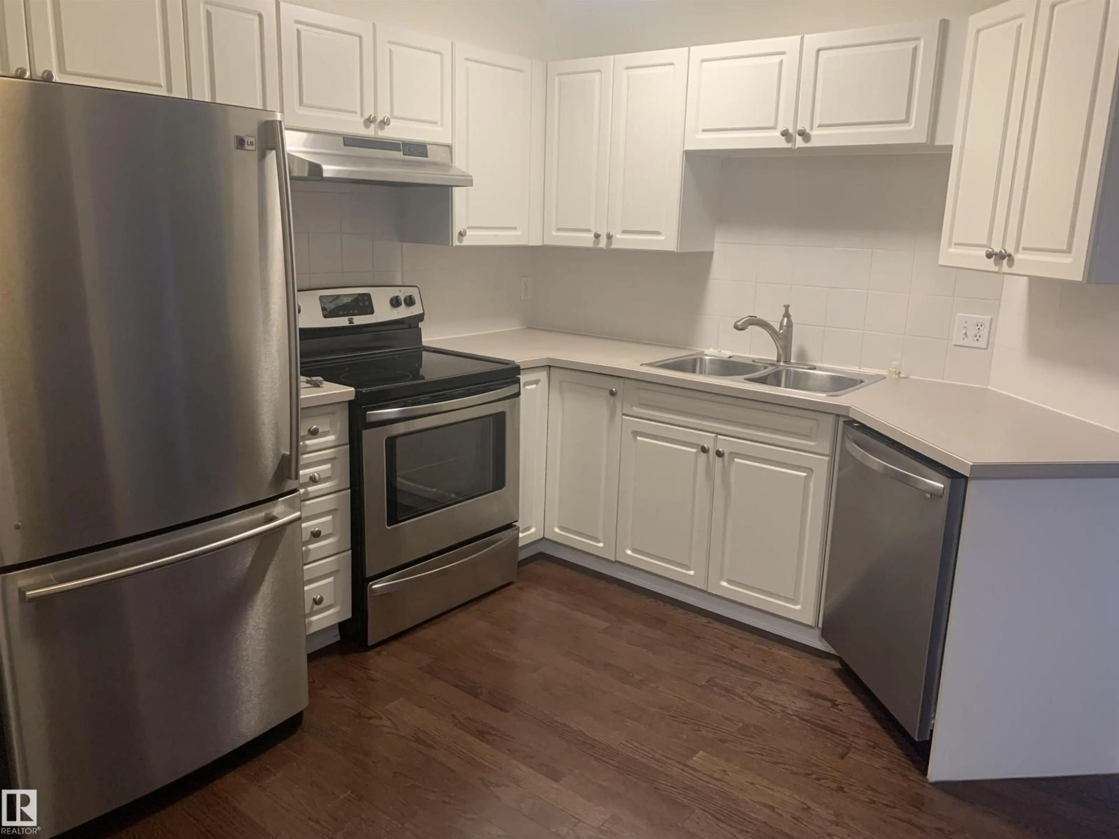Standard kitchen, unknown for 305 - 11716 100 AV, Edmonton Alberta T5K2G3