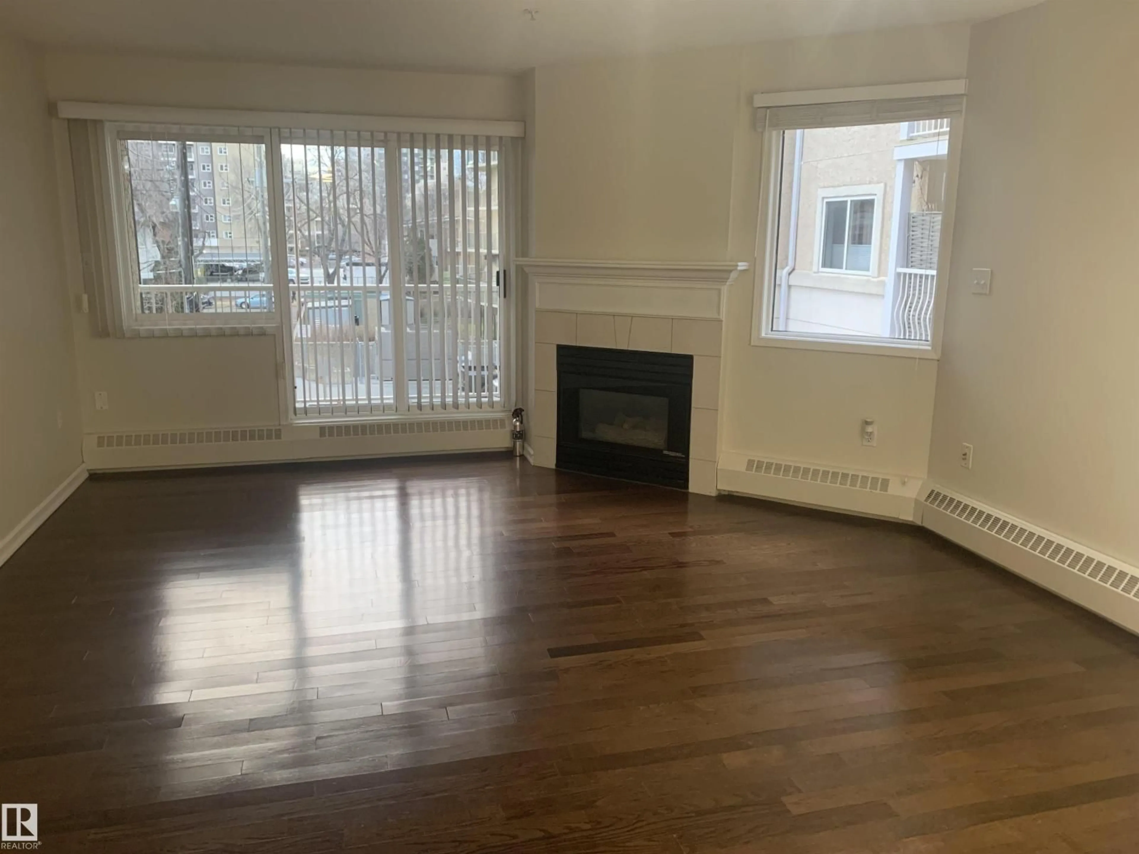 A pic of a room for 305 - 11716 100 AV, Edmonton Alberta T5K2G3