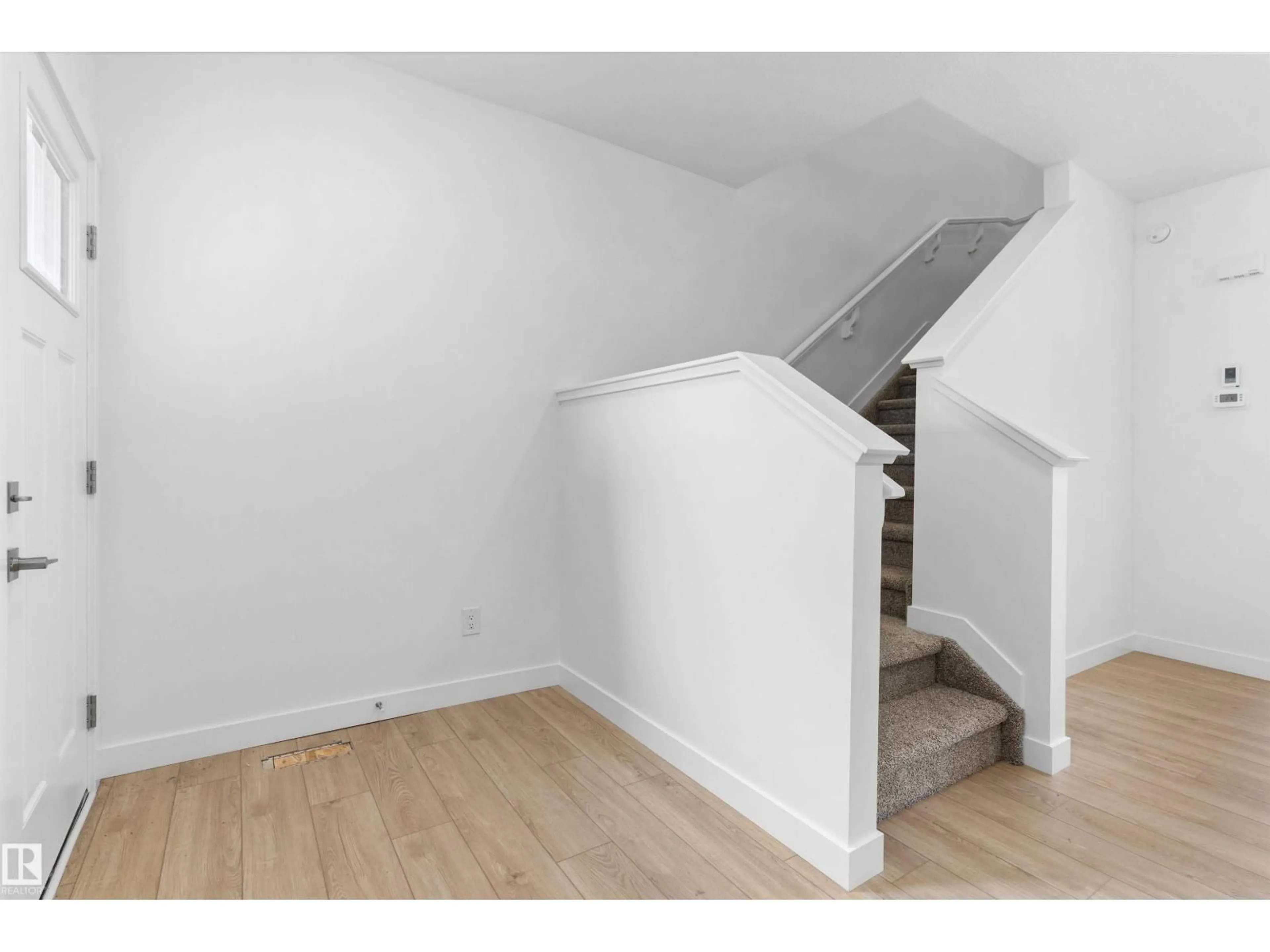 Stairs for 1058 CRISTALL CR, Edmonton Alberta T6W5S6