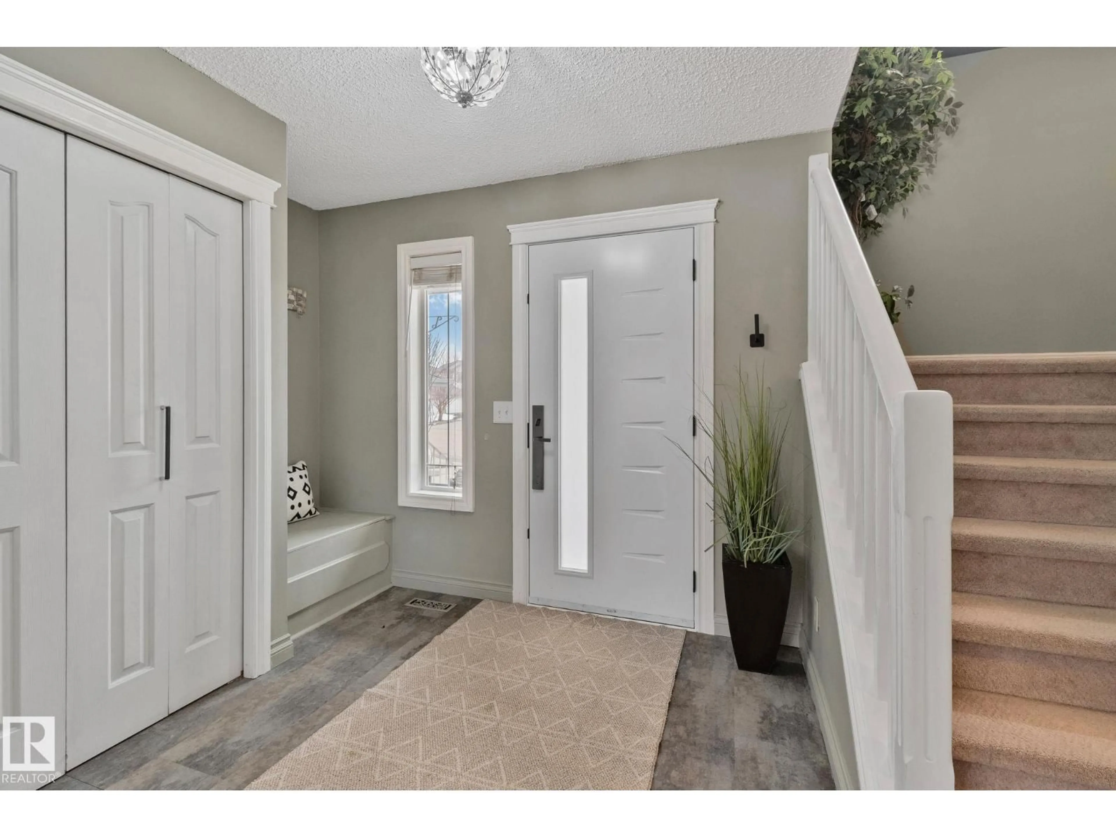 Indoor entryway for NW - 15304 138B ST, Edmonton Alberta T6V1P8