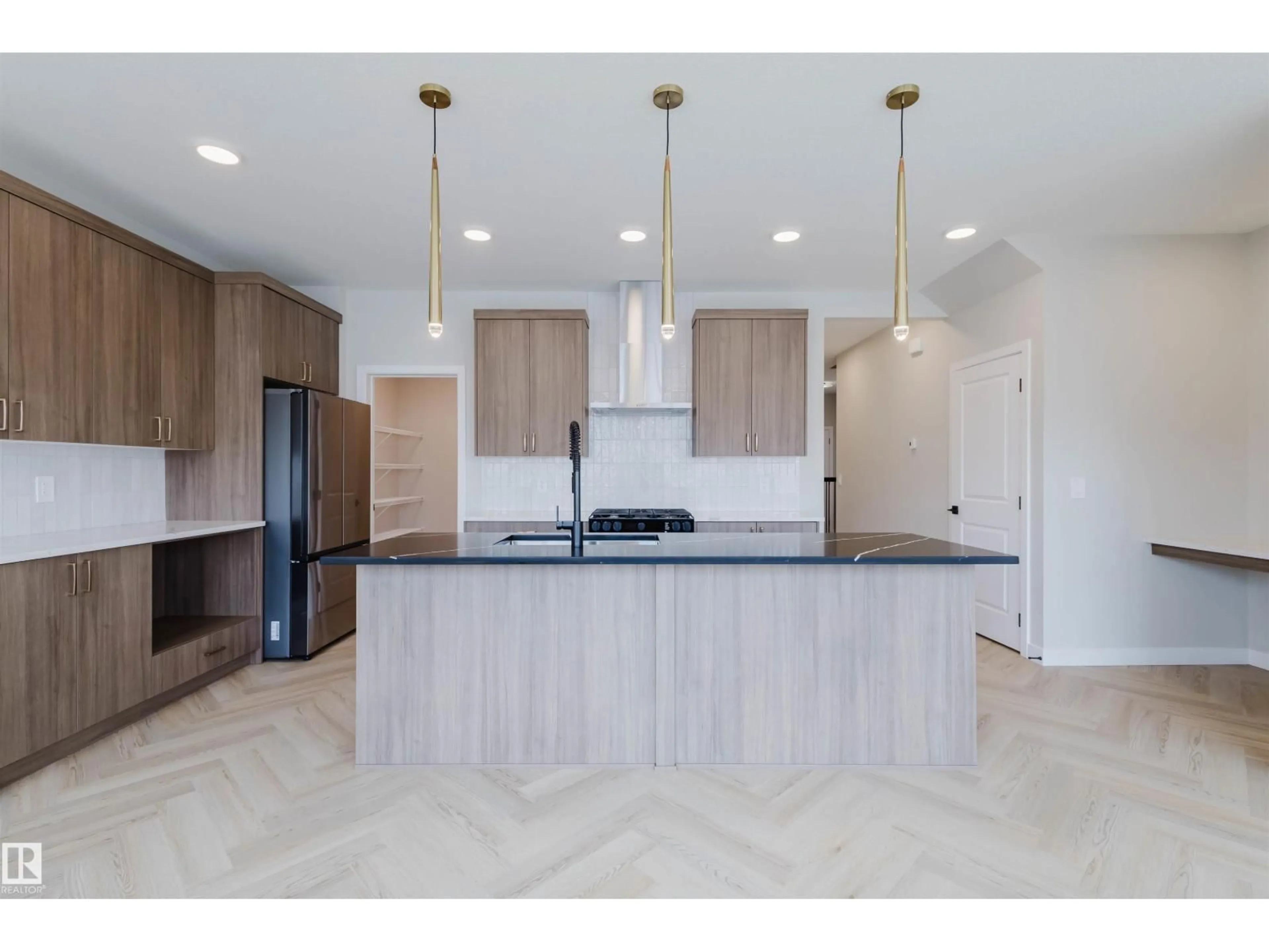 Open concept kitchen, unknown for 20632 43 AV, Edmonton Alberta T6M3E3