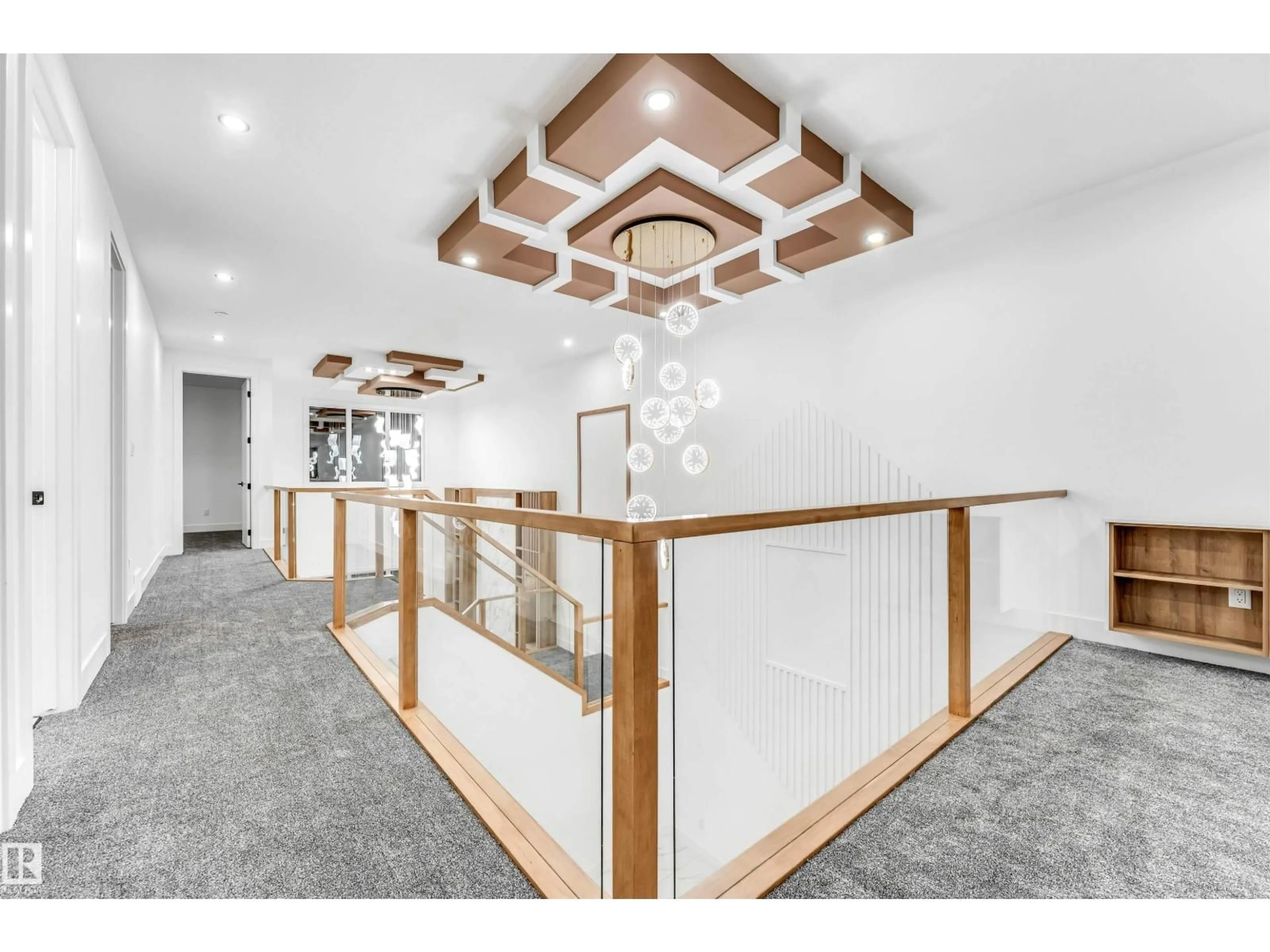 Indoor foyer for 8418 MAYDAY LI, Edmonton Alberta T6X2H6