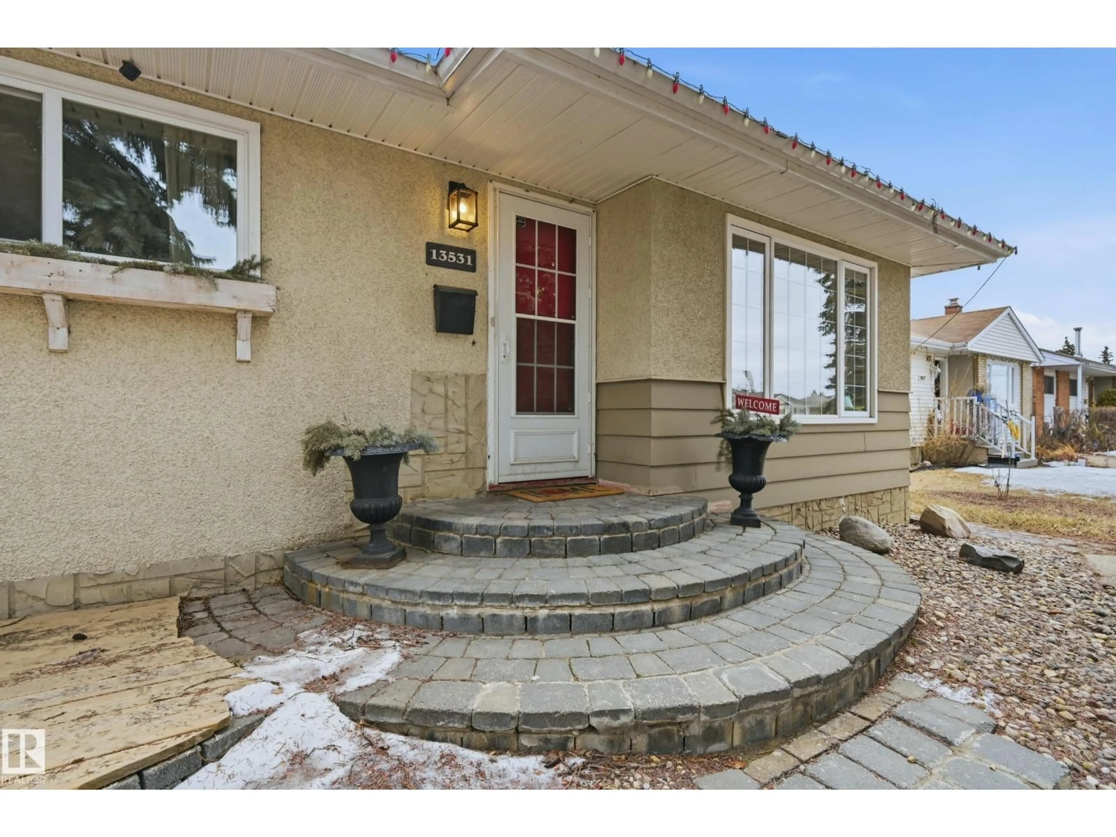 Indoor entryway for NW - 13531 120 STREET, Edmonton Alberta T5E5P6