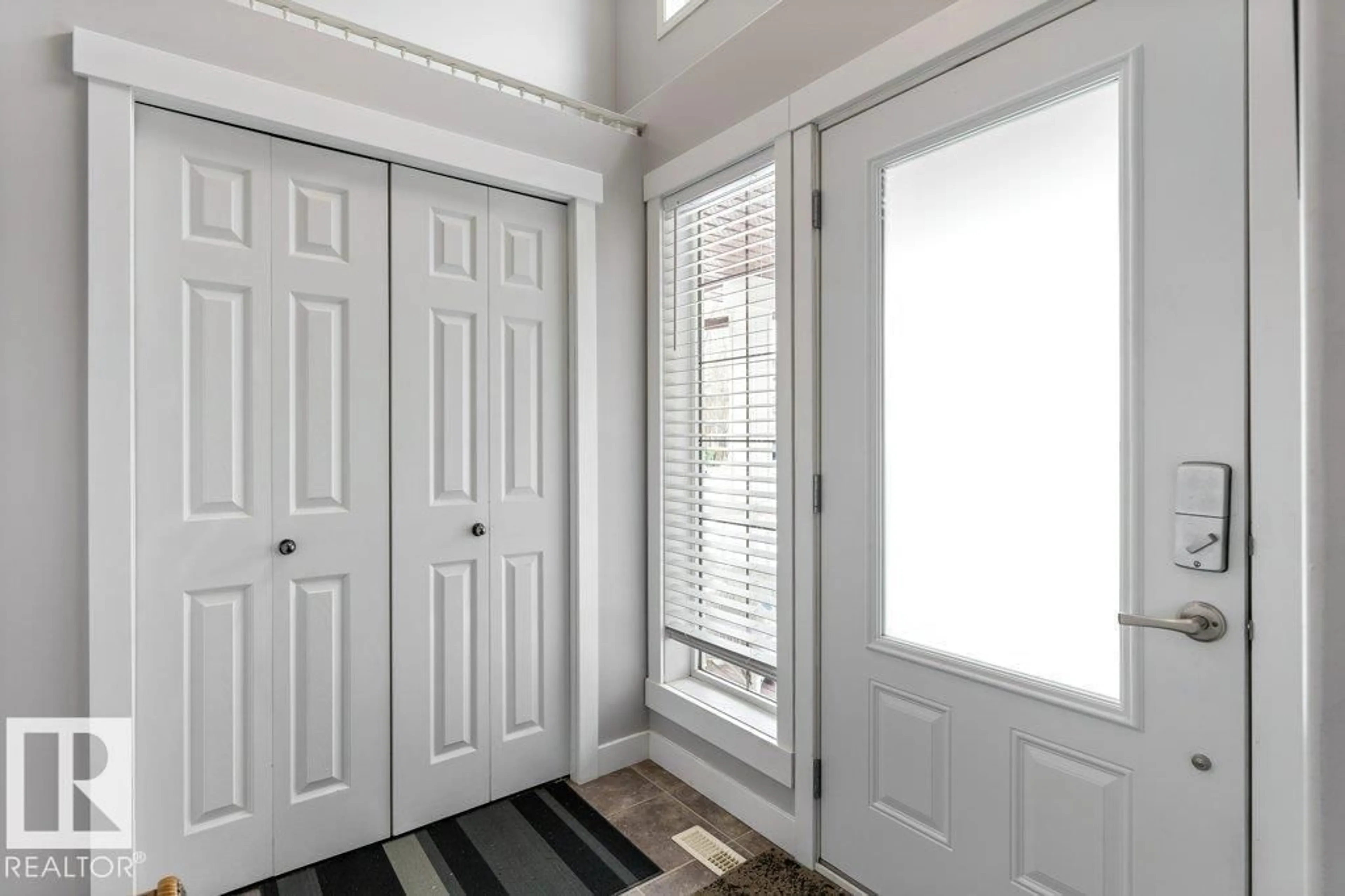 Indoor entryway for 1 ERINWOODS PL, St. Albert Alberta T8N7B2