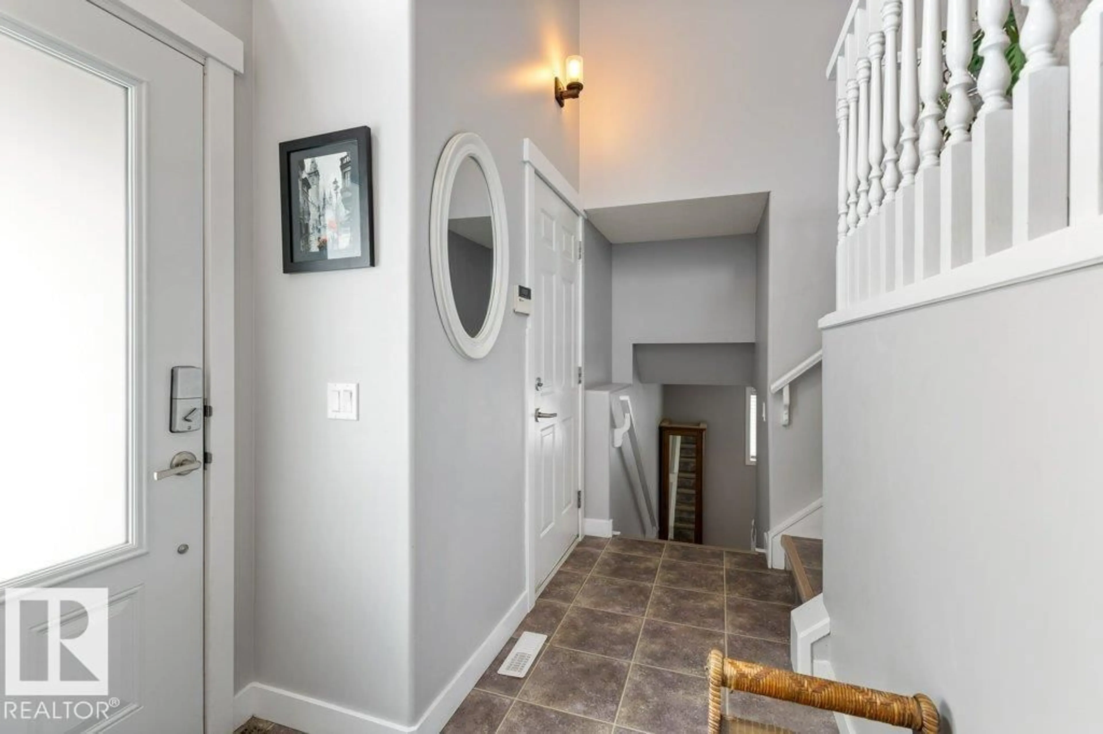 Indoor entryway for 1 ERINWOODS PL, St. Albert Alberta T8N7B2