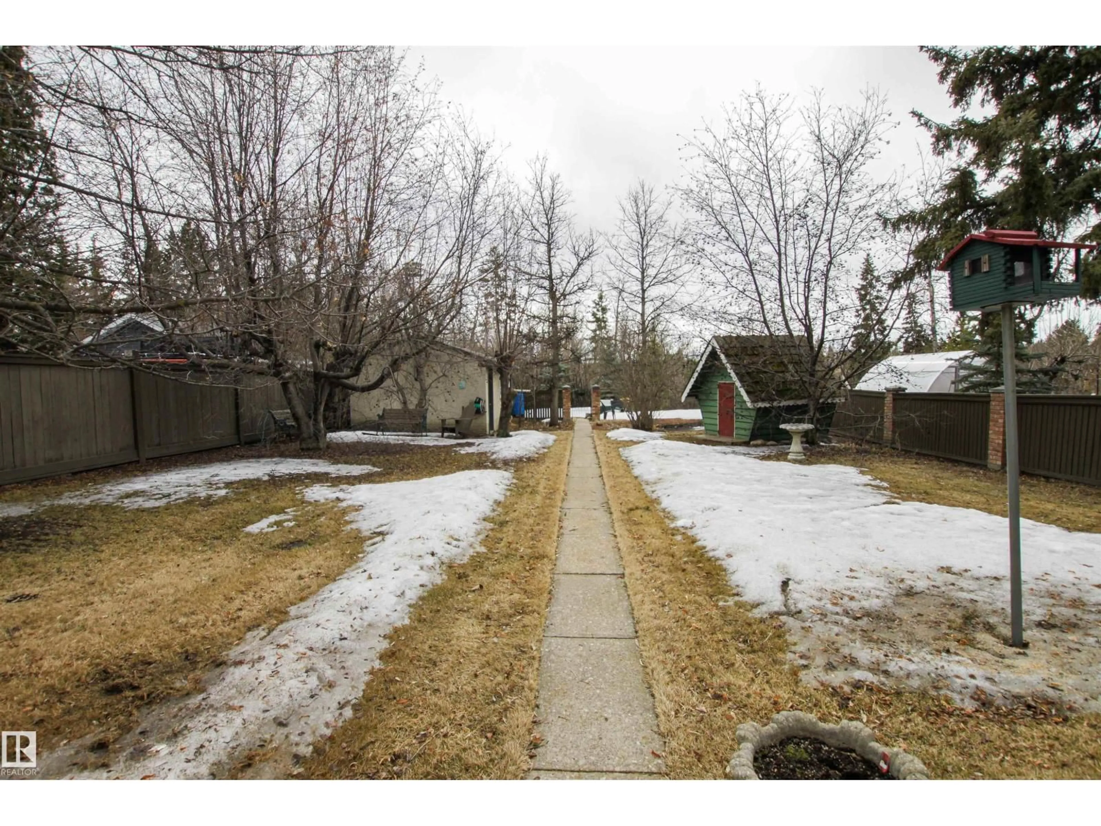Patio, street for 9539 88 AV, Edmonton Alberta T6C1M7