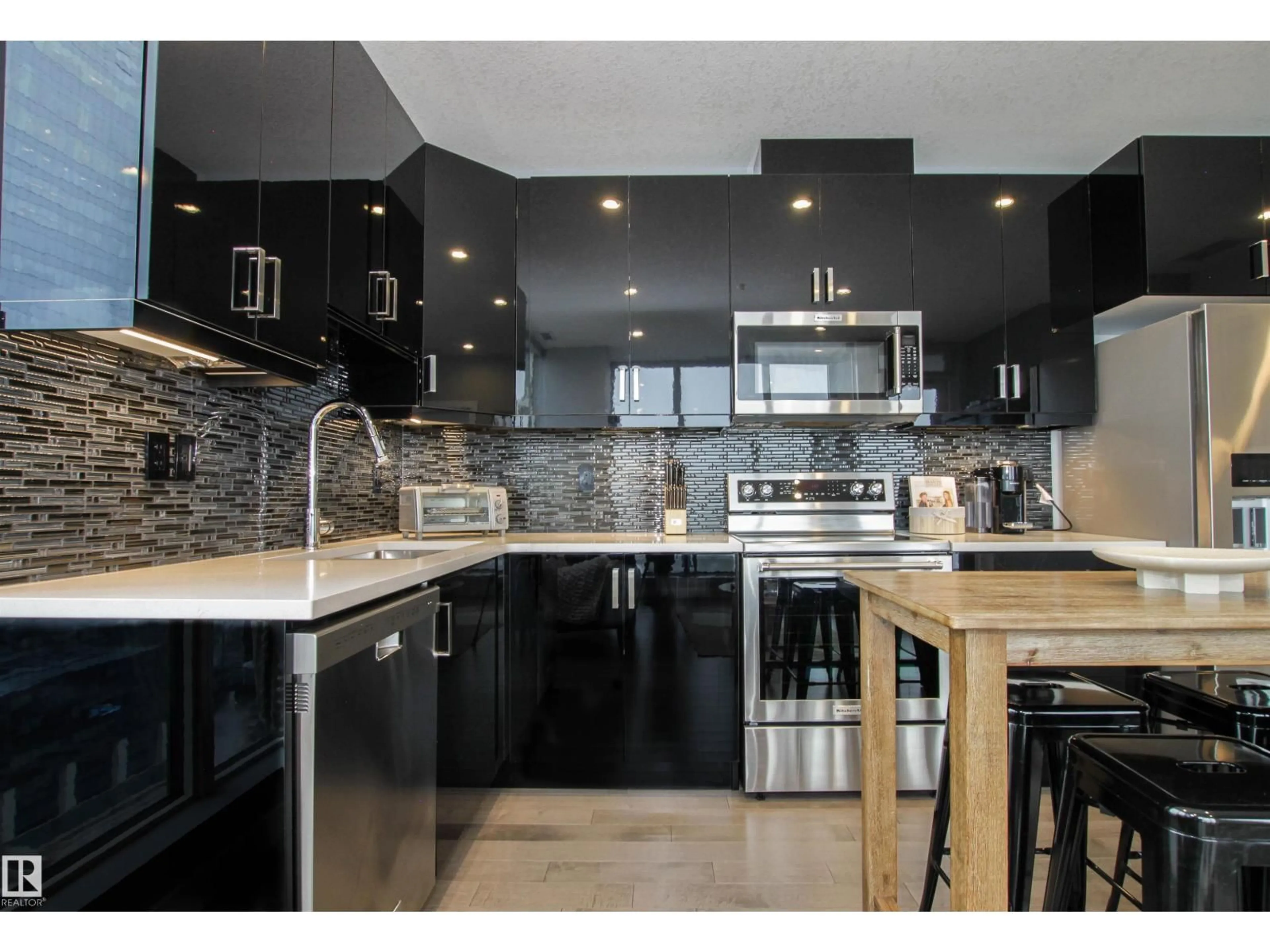 Contemporary kitchen, unknown for NW - 2003 10238 ST, Edmonton Alberta T5J0G6