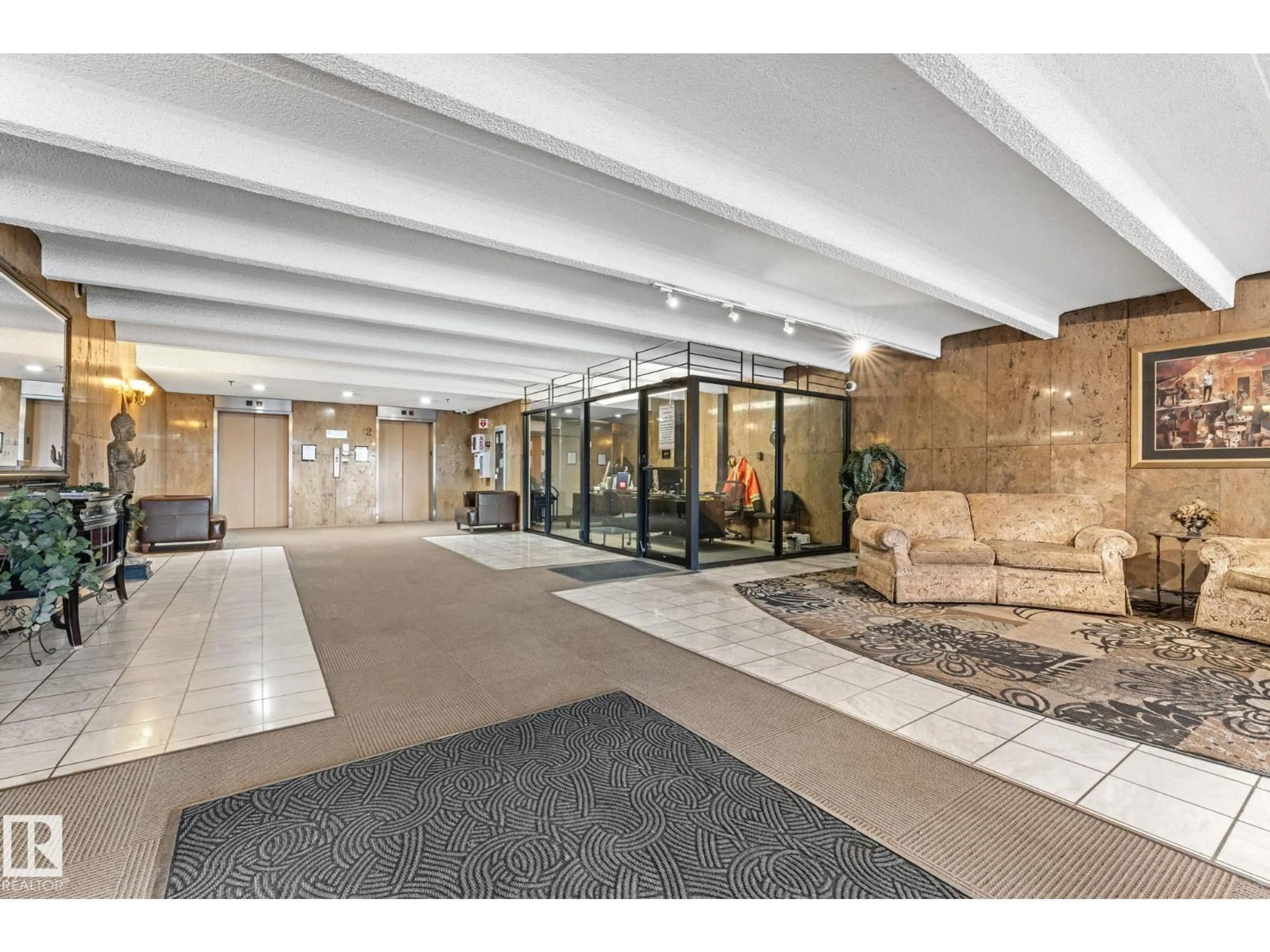 Indoor foyer for NW - 1911 9918 ST, Edmonton Alberta T5K2L1