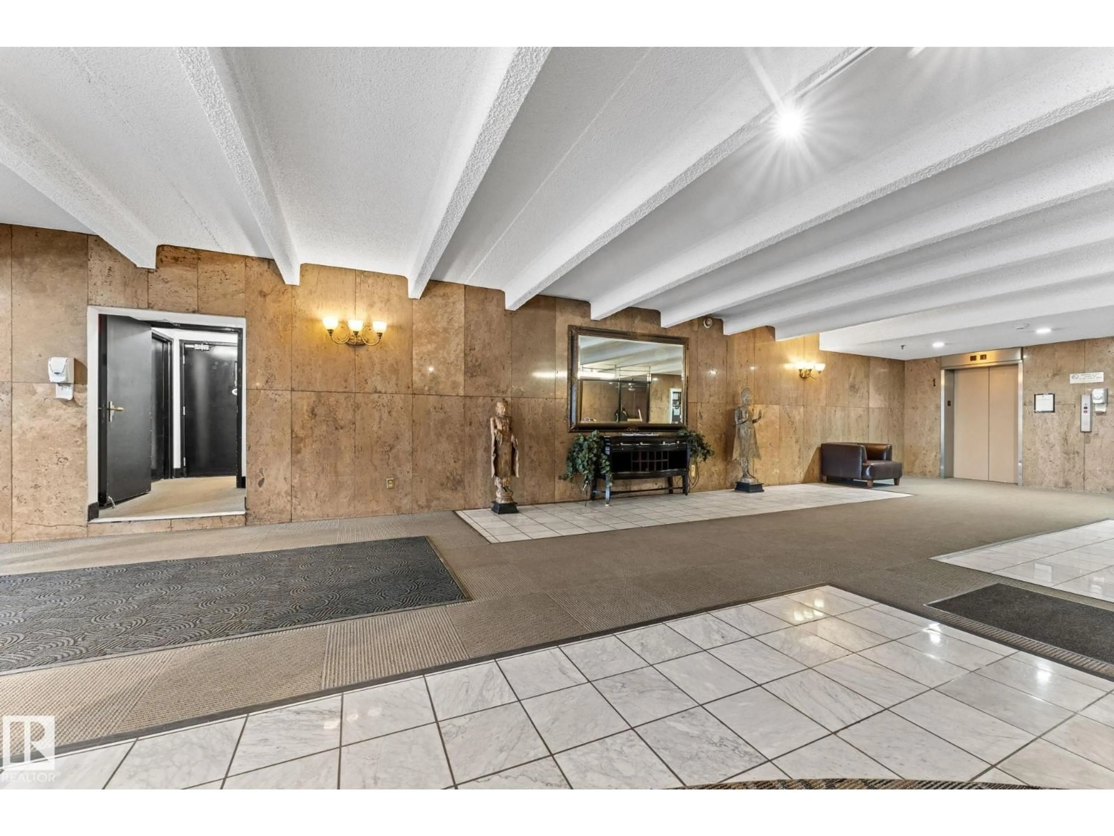 Lobby for NW - 1911 9918 ST, Edmonton Alberta T5K2L1