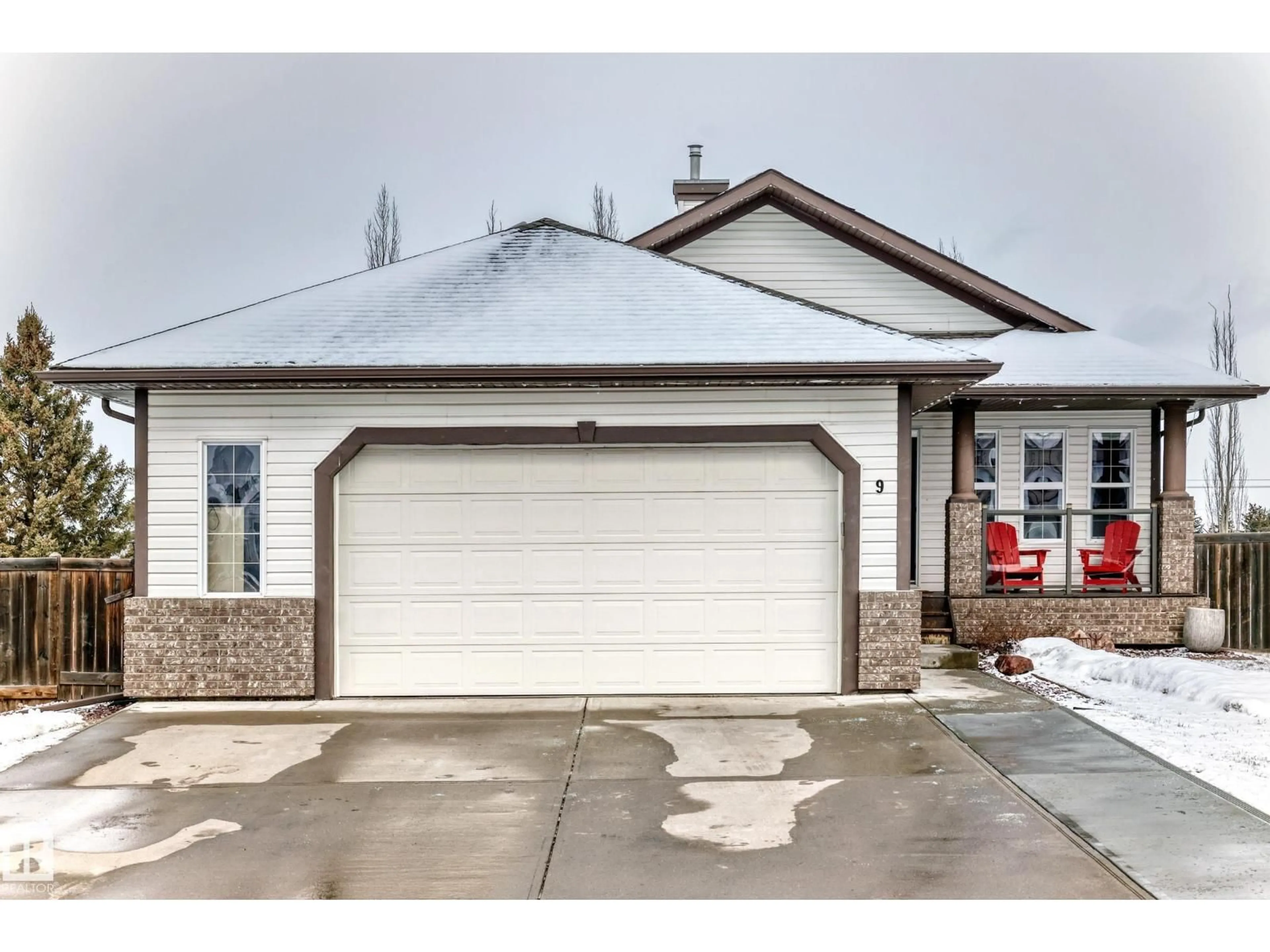 Indoor garage for 9 LINKSVIEW CV, Spruce Grove Alberta T7X4A6