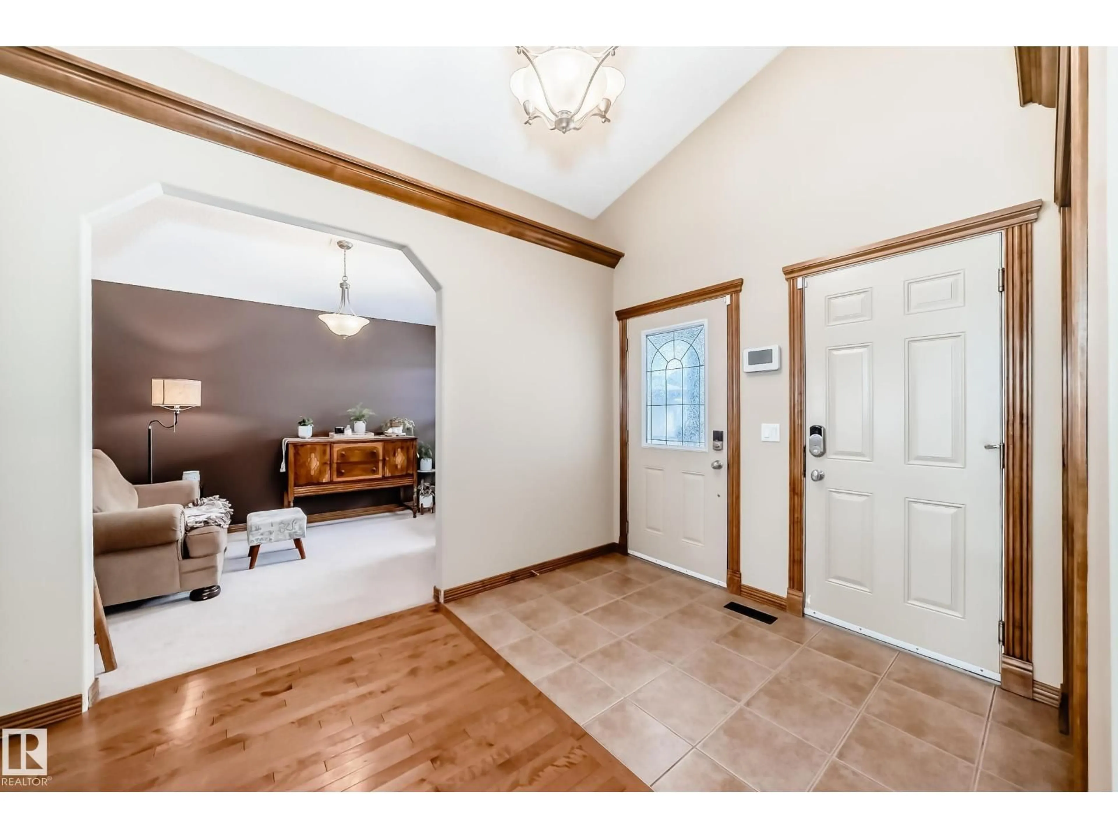 Indoor entryway for 9 LINKSVIEW CV, Spruce Grove Alberta T7X4A6