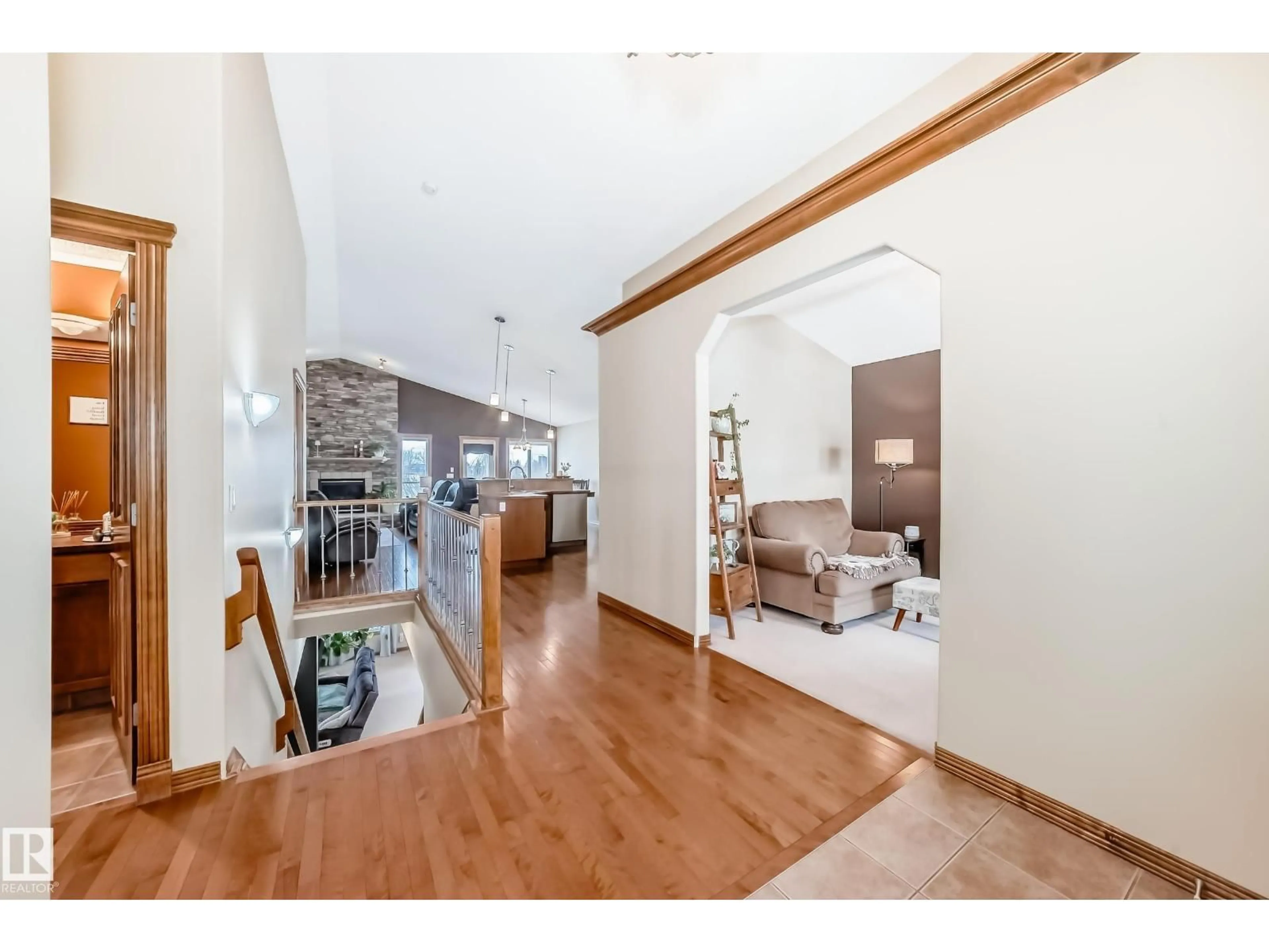 Indoor entryway for 9 LINKSVIEW CV, Spruce Grove Alberta T7X4A6