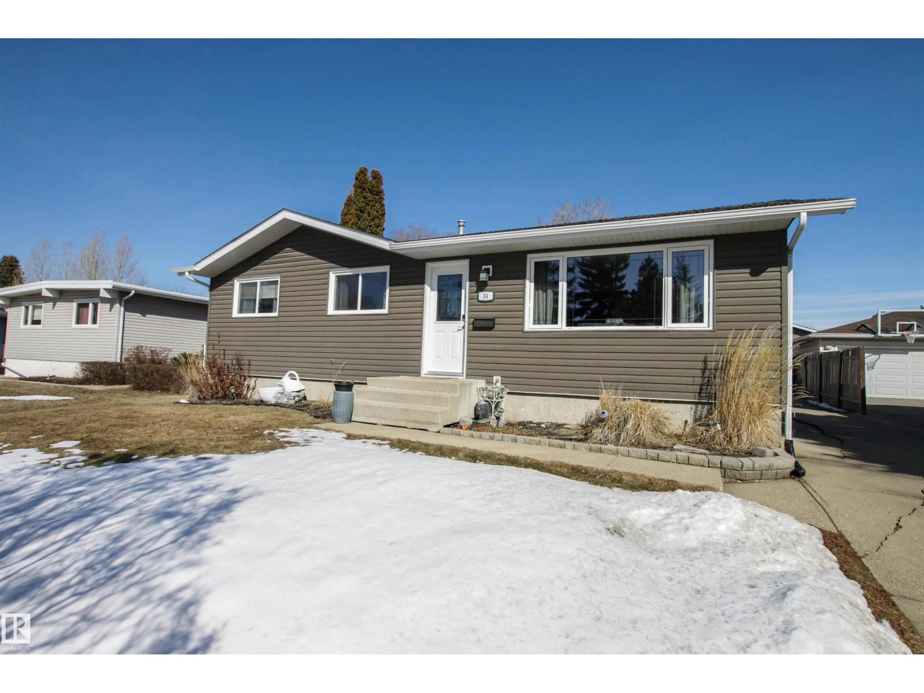Home with vinyl exterior material, street for 34 GLAMORGAN DR, Sherwood Park Alberta T8A2Y4