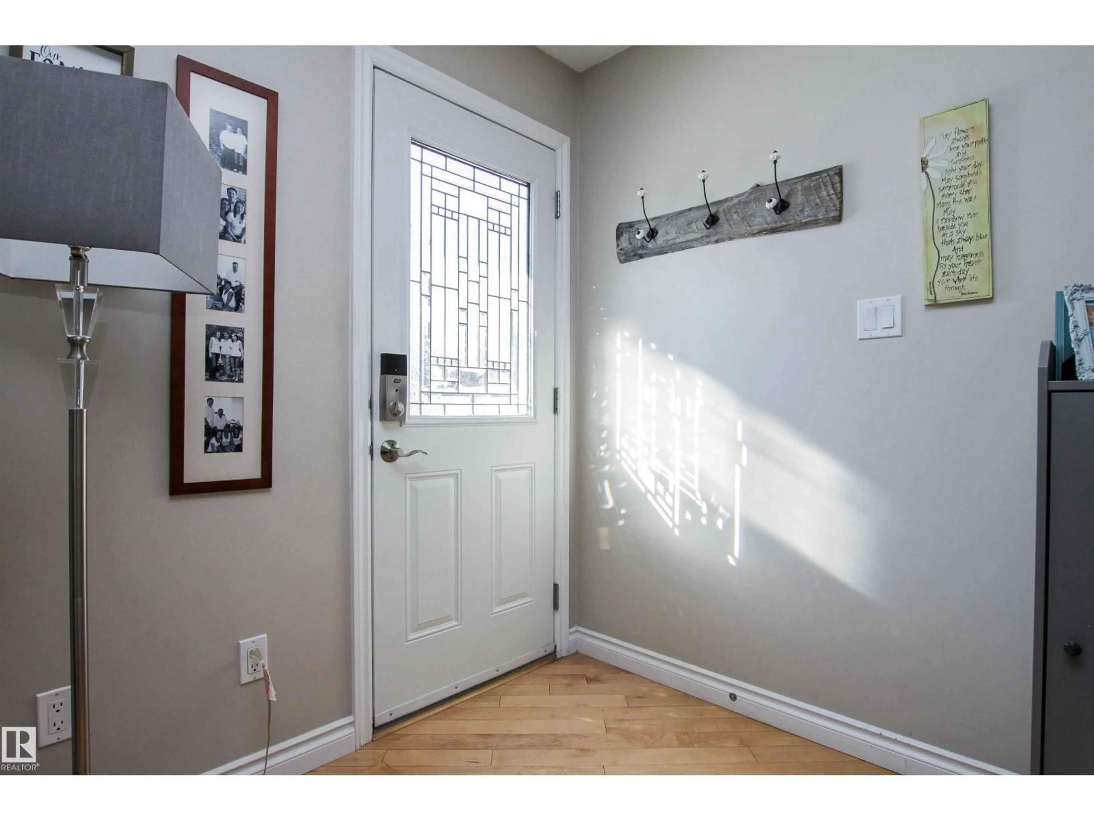 Indoor entryway for 34 GLAMORGAN DR, Sherwood Park Alberta T8A2Y4